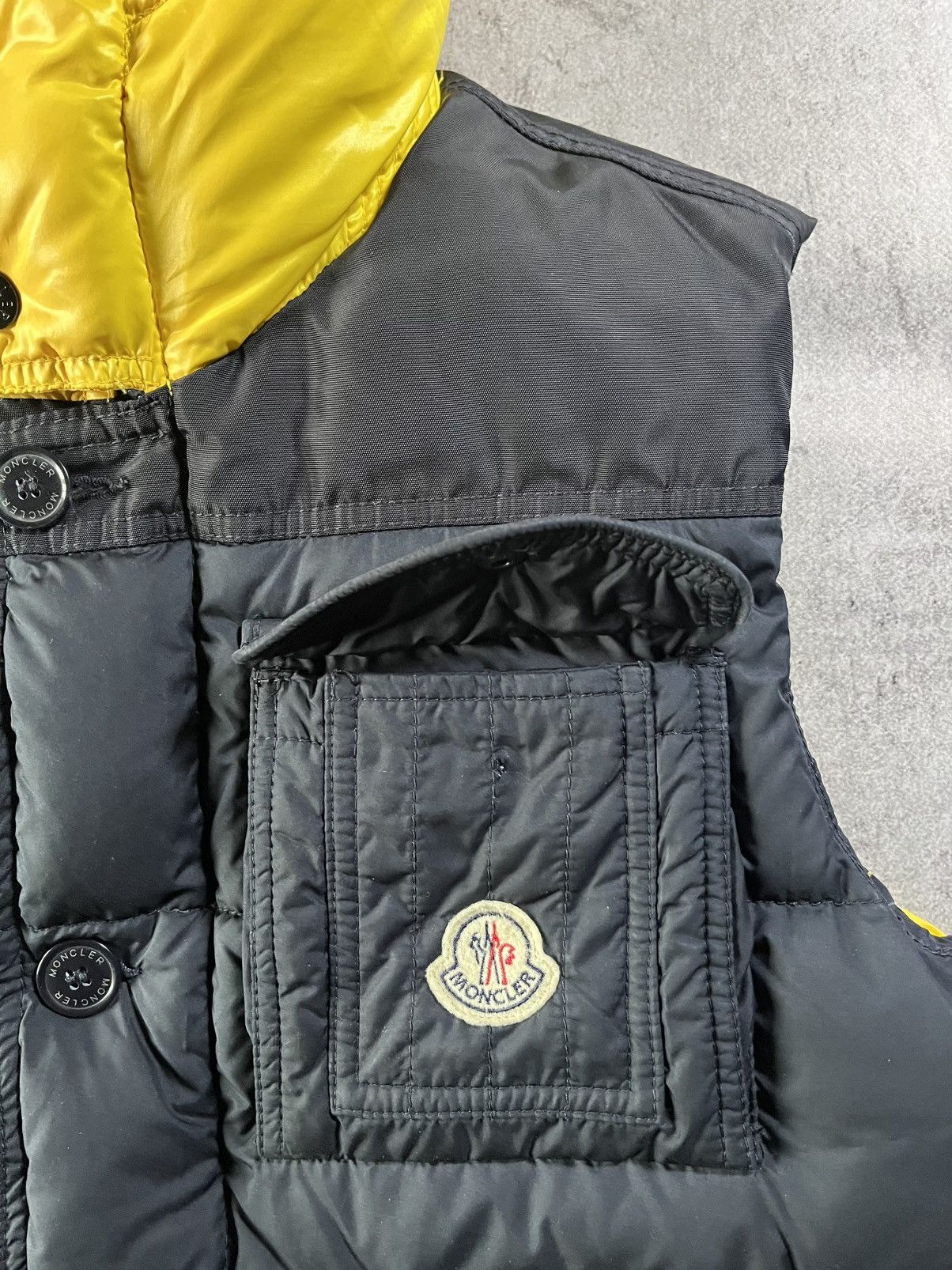 Moncler 💂🏻‍♀️moncler puffer vest🤩 Size US M / EU 48-50 / 2 - 3 Thumbnail