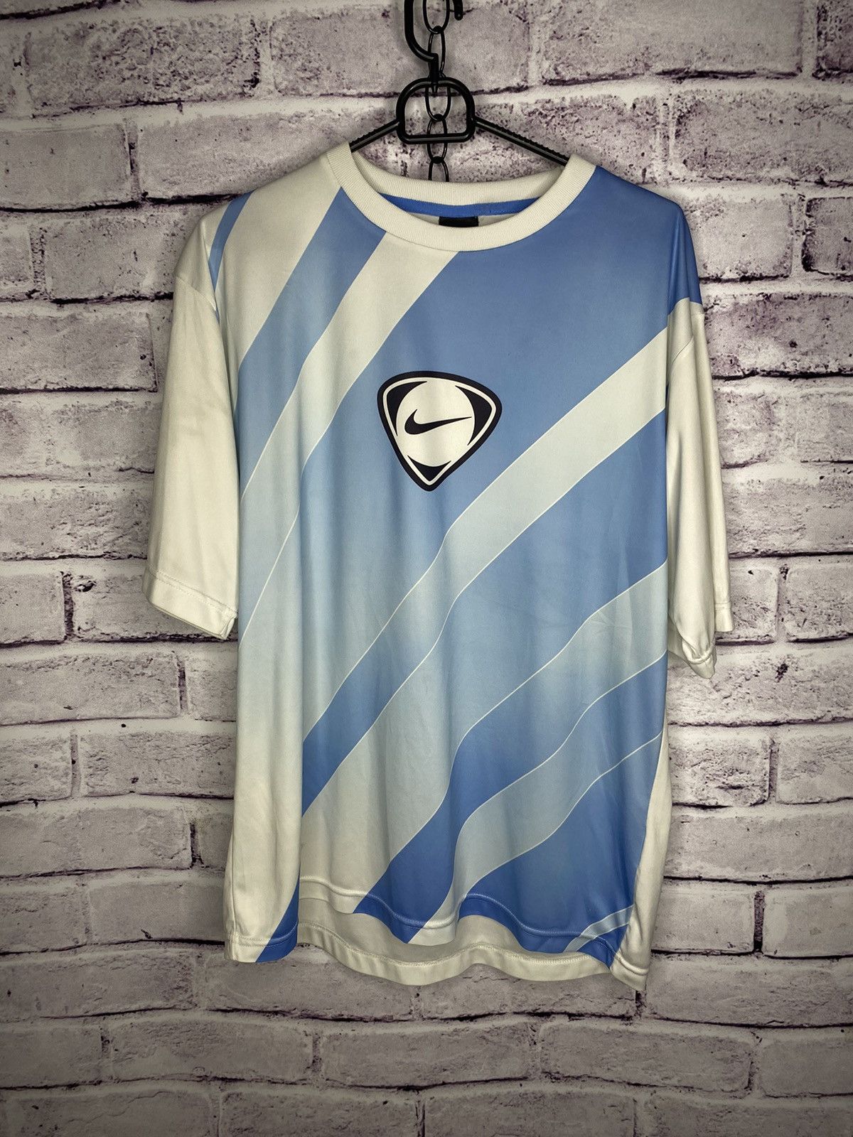 Nike Men's vintage Nike overprint logo swoosh tee T-shirt Size US M / EU 48-50 / 2 - 1 Thumbnail