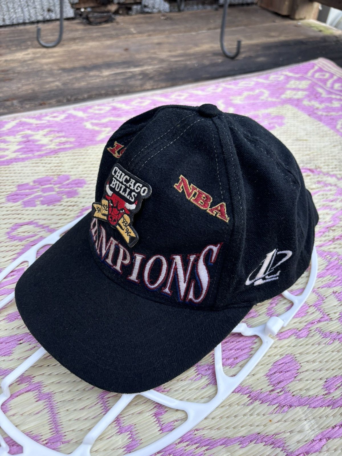 NBA × Vintage Chicago Bulls Vintage 1997 Championship Logo Snapback Size ONE SIZE - 2 Thumbnail