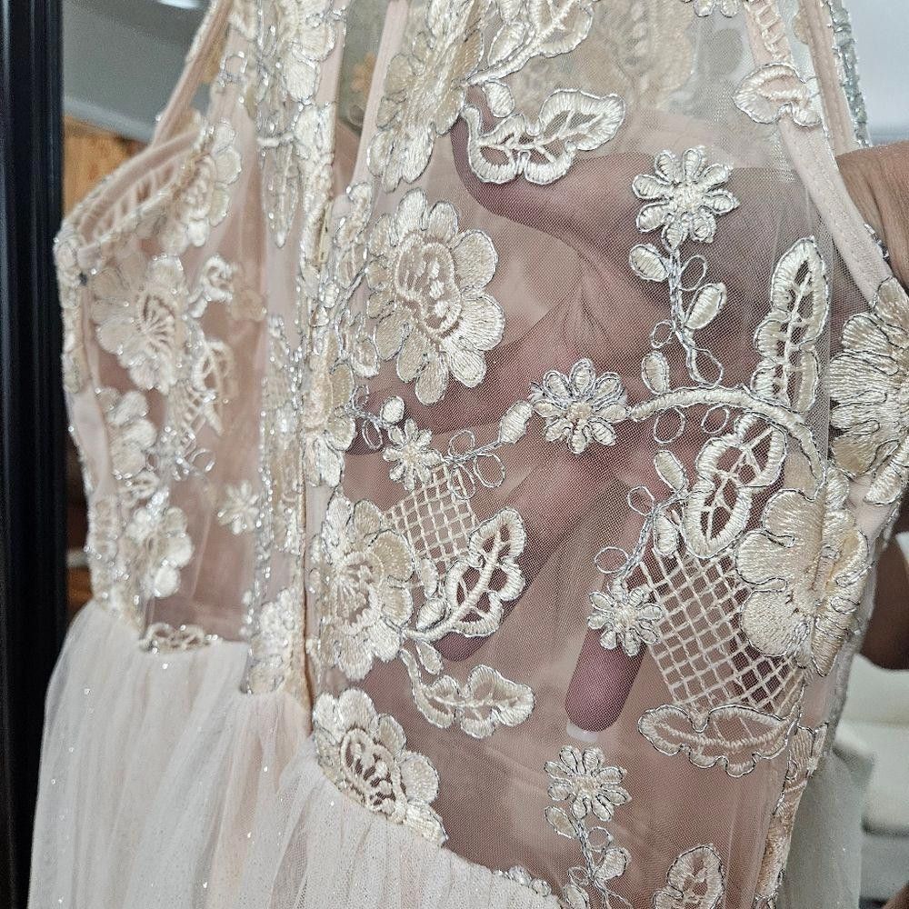 Designer Elegant Embroidered Evening Gown with Glitter Skirt Size L / US 10 / IT 46 - 4 Thumbnail