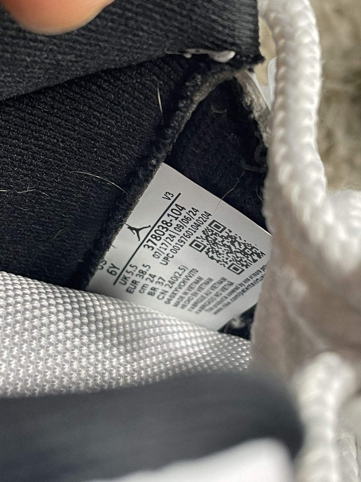 Jordan Brand Jordan 11 Legend Blue Size US 6 / EU 39 - 10 Thumbnail