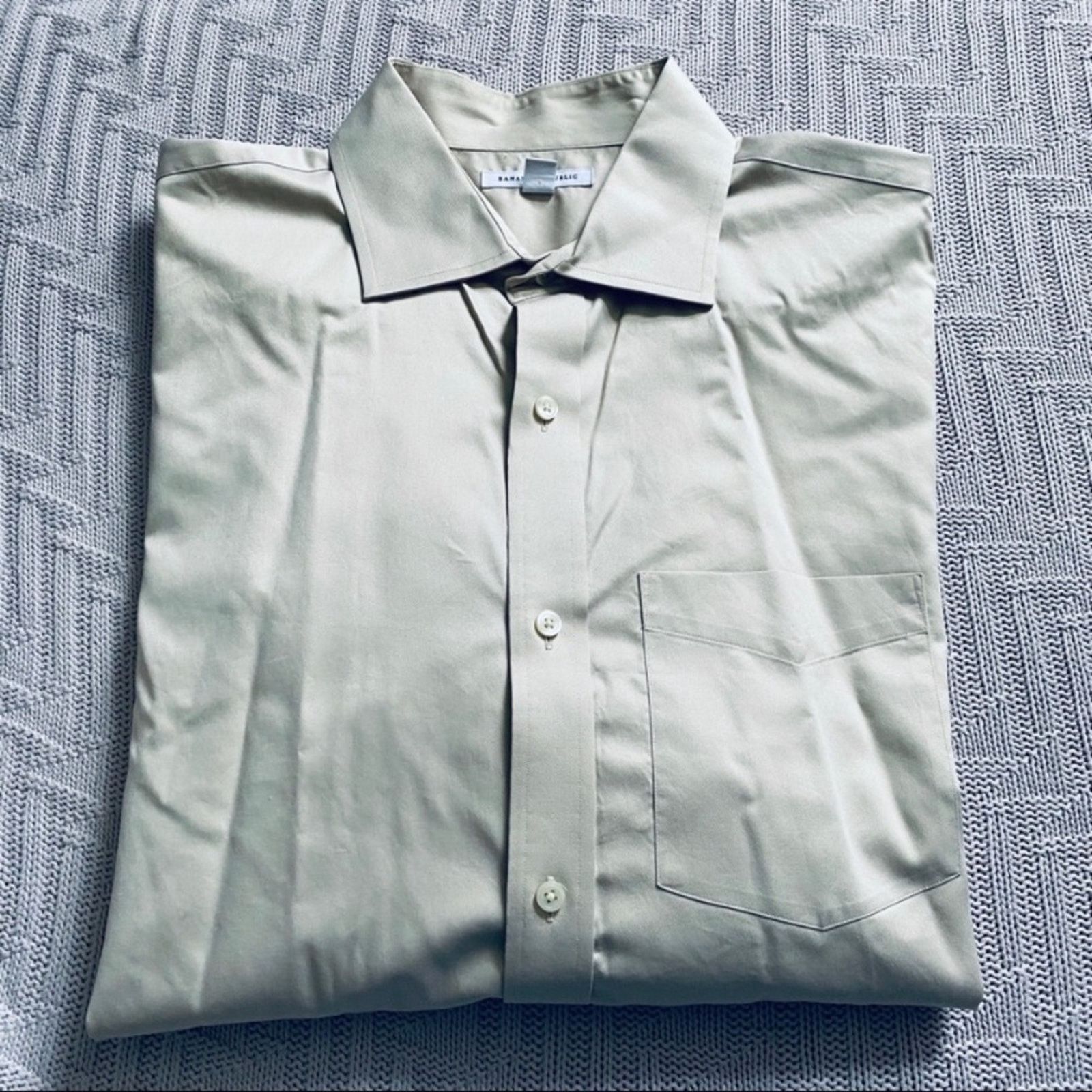 Banana Republic Banana Republic solid tan button down shirt Size US XL / EU 56 / 4 - 1 Thumbnail