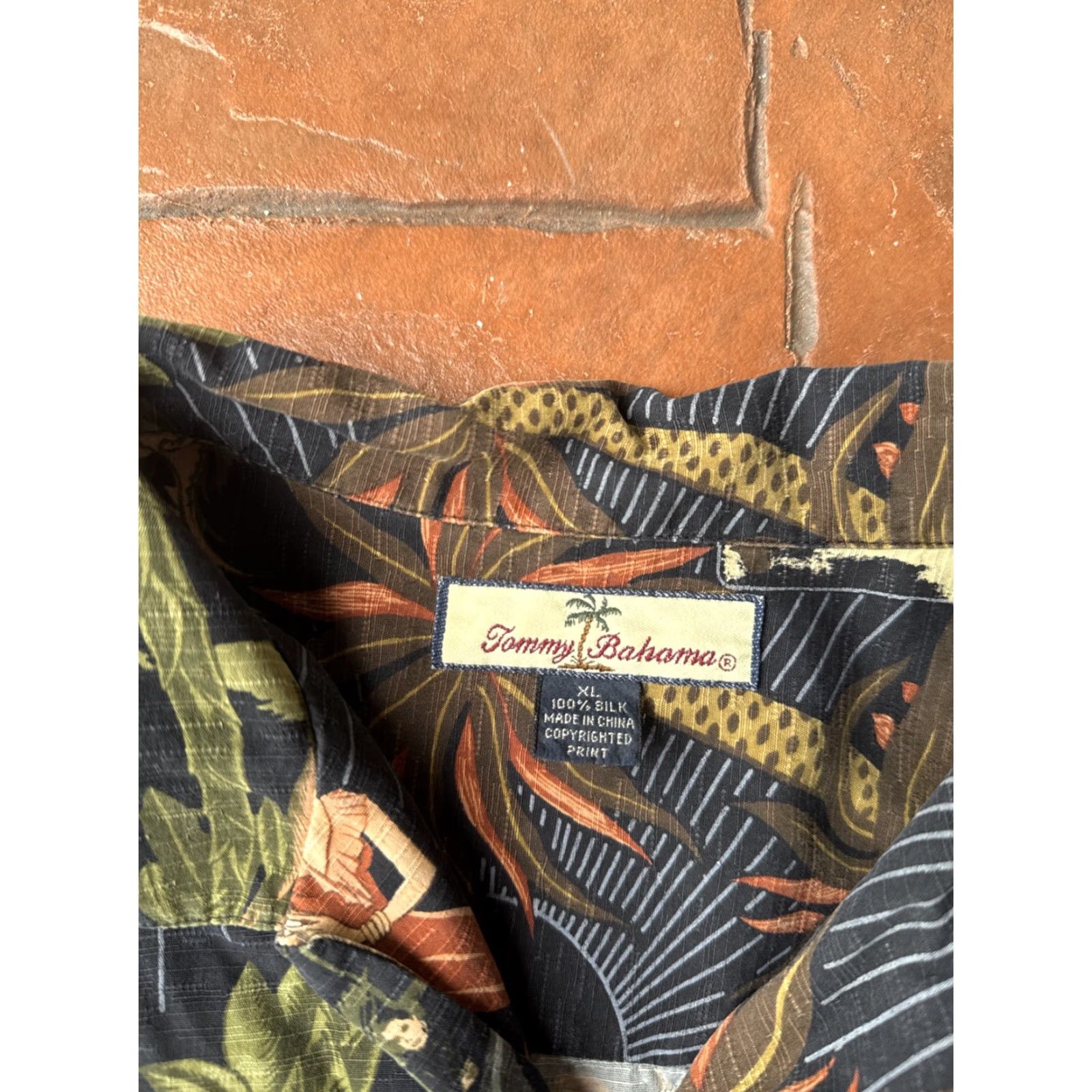 Tommy Bahama VINTAGE? No — Tommy Bahama Hula Girl Silk Hawaiian Shirt XL Black Button-Up Short Sleeve Men’s Shirt Size US XL / EU 56 / 4 - 2 Thumbnail