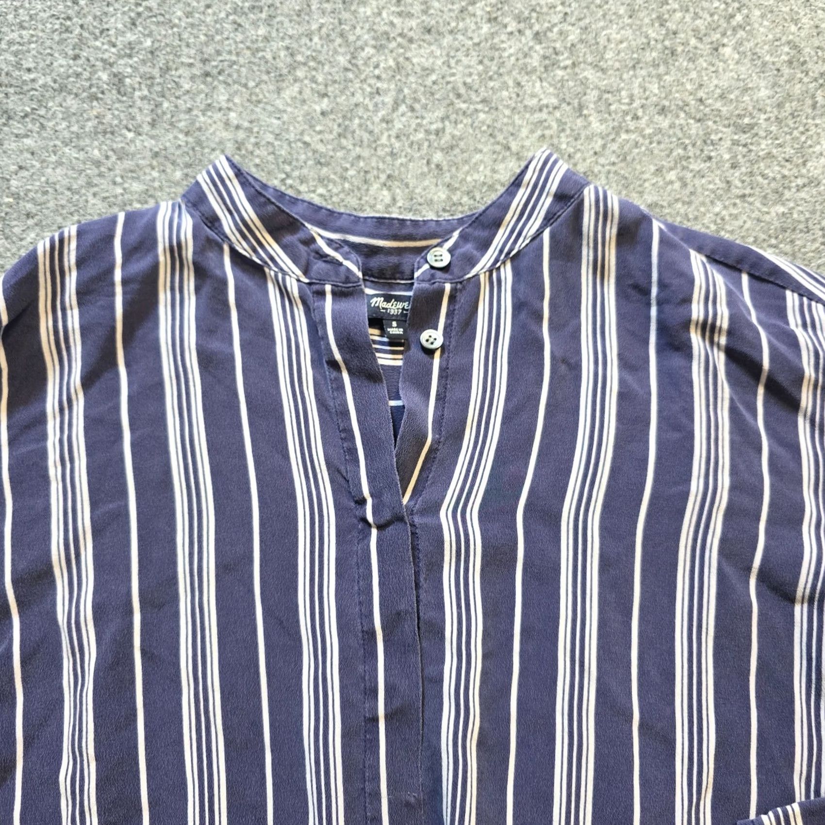 Madewell Madewell Top Womens Size S Blue White Stripe Silk Tunic Blouse V-Neck Pullover Long Sleeve Size S / US 4 / IT 40 - 2 Thumbnail