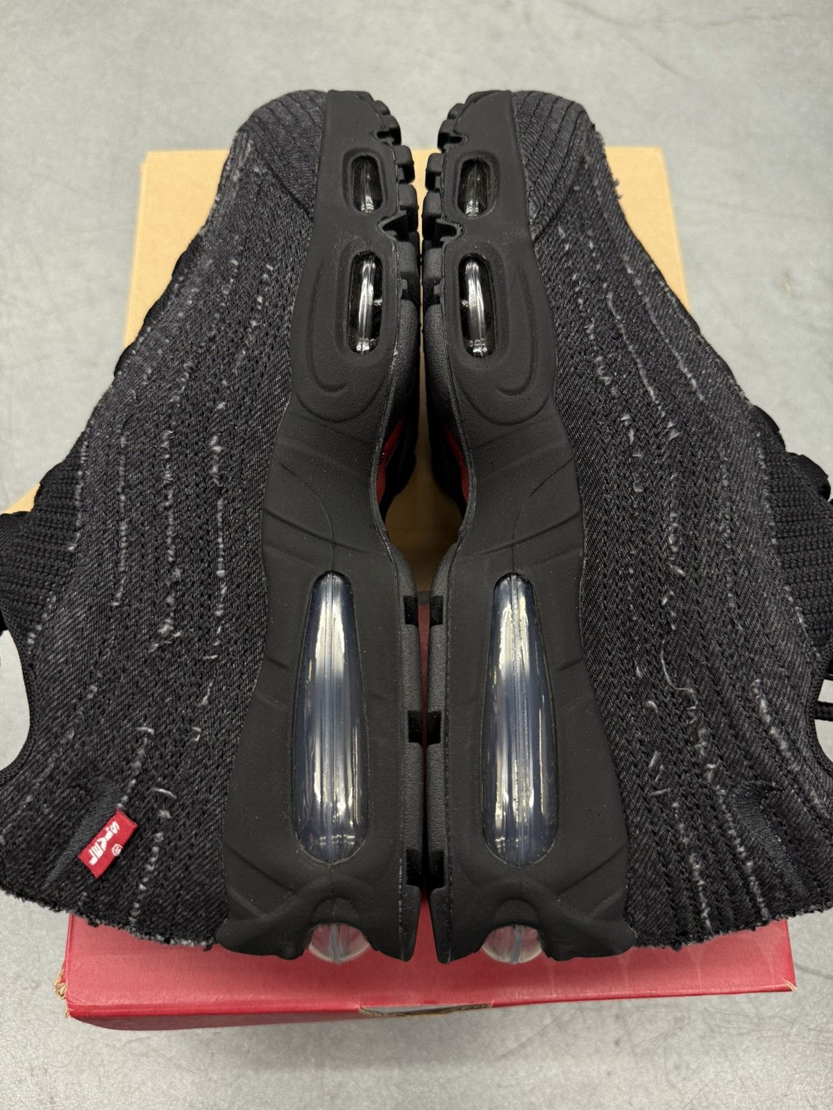 Levi's × Nike 2025 Nike Air Max 95 OG Levis Black Size US 9 / EU 42 - 4 Thumbnail