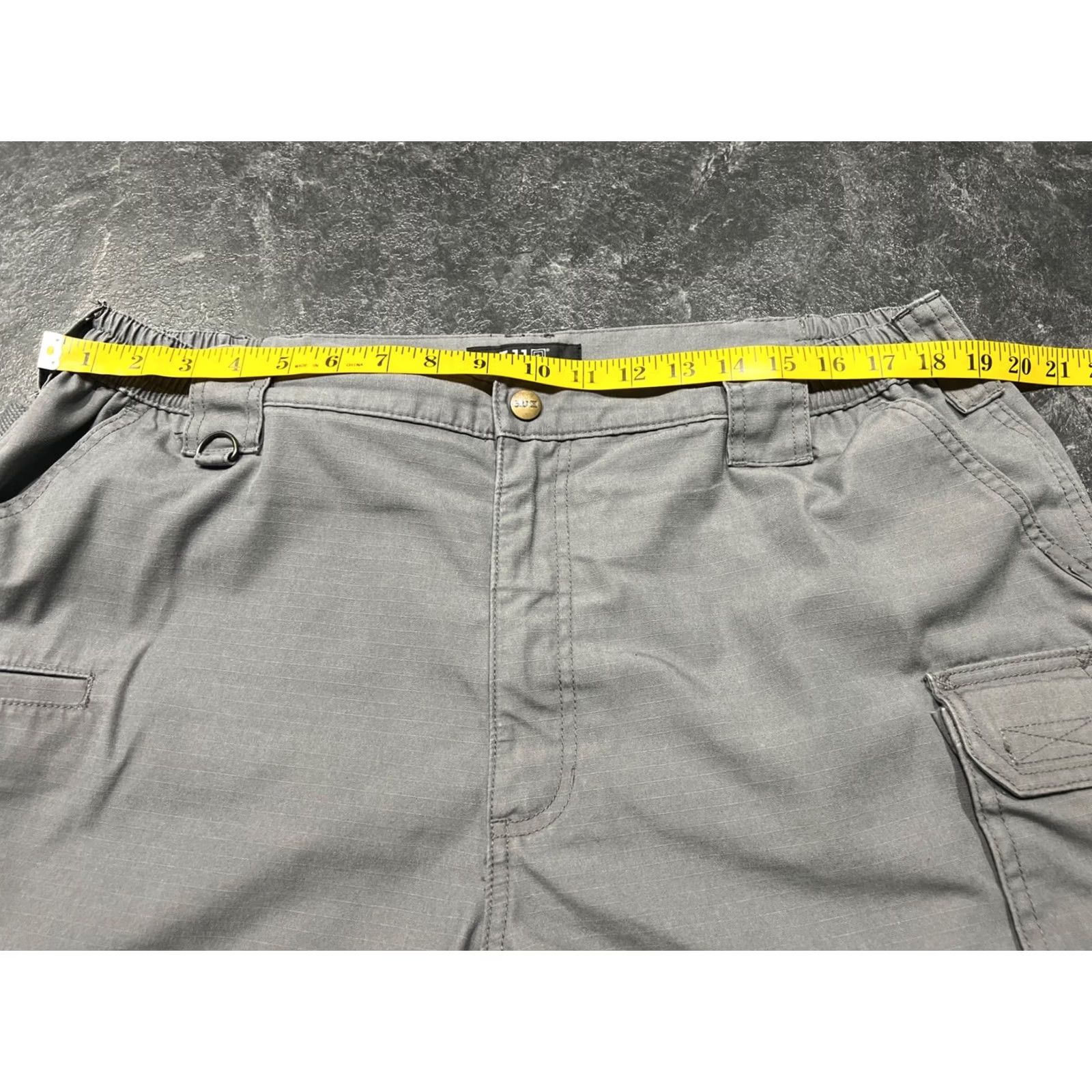Vintage 5.11 Tactical Shorts Men’s 40 Gray Cargo Rip Stop Canvas Style Work Cloth Solid Mens Casual Travel Size US 40 / EU 56 - 5 Thumbnail