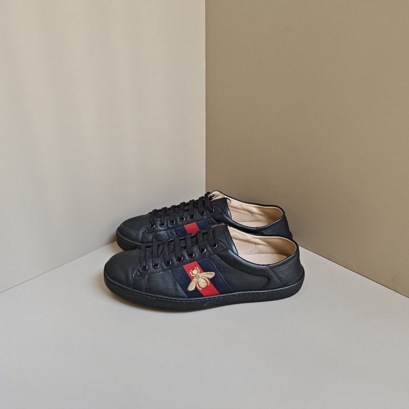 Gucci Gucci Black Leather Bee Embroidered Sneakers 0079 Size US 9.5 / EU 42-43 - 1 Thumbnail