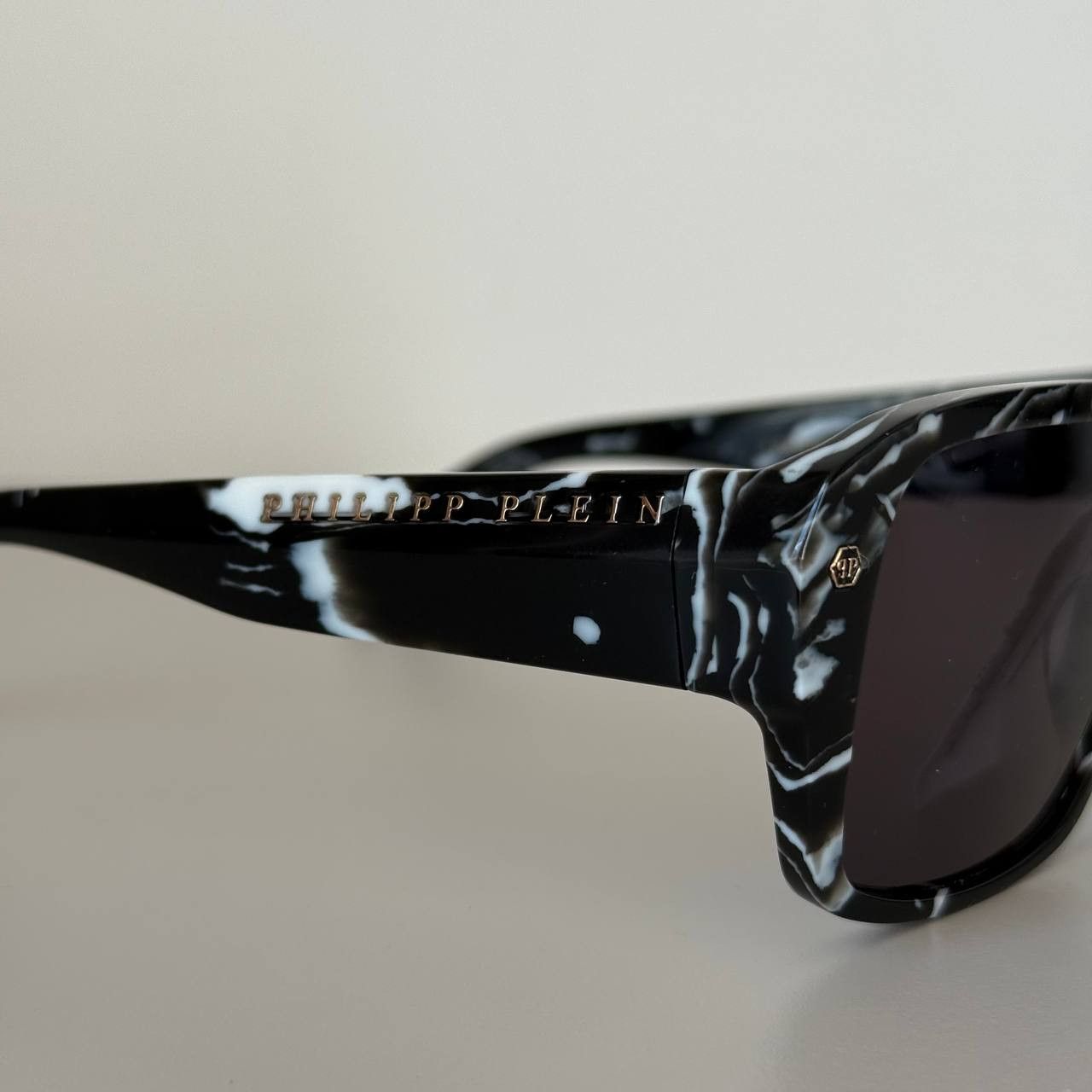Philipp Plein Philipp Plein Hexagon SPP081 Men’s Sunglasses Marble Black Size ONE SIZE - 9 Thumbnail
