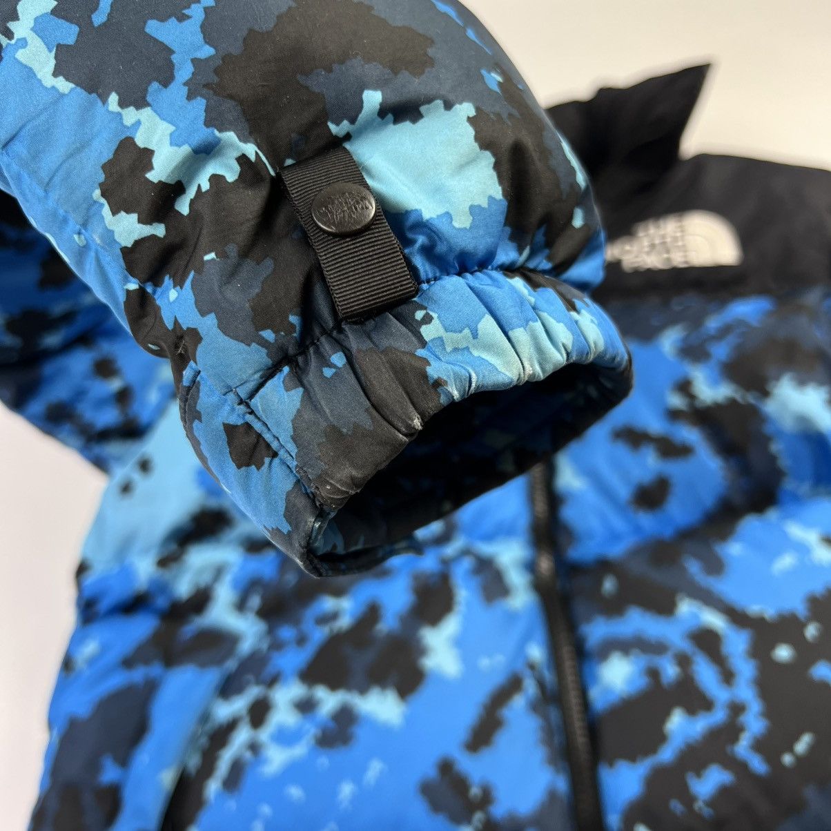 The North Face The North Face 1996 Nuptse digi blue camo puffer jacket Size S / US 4 / IT 40 - 7 Thumbnail