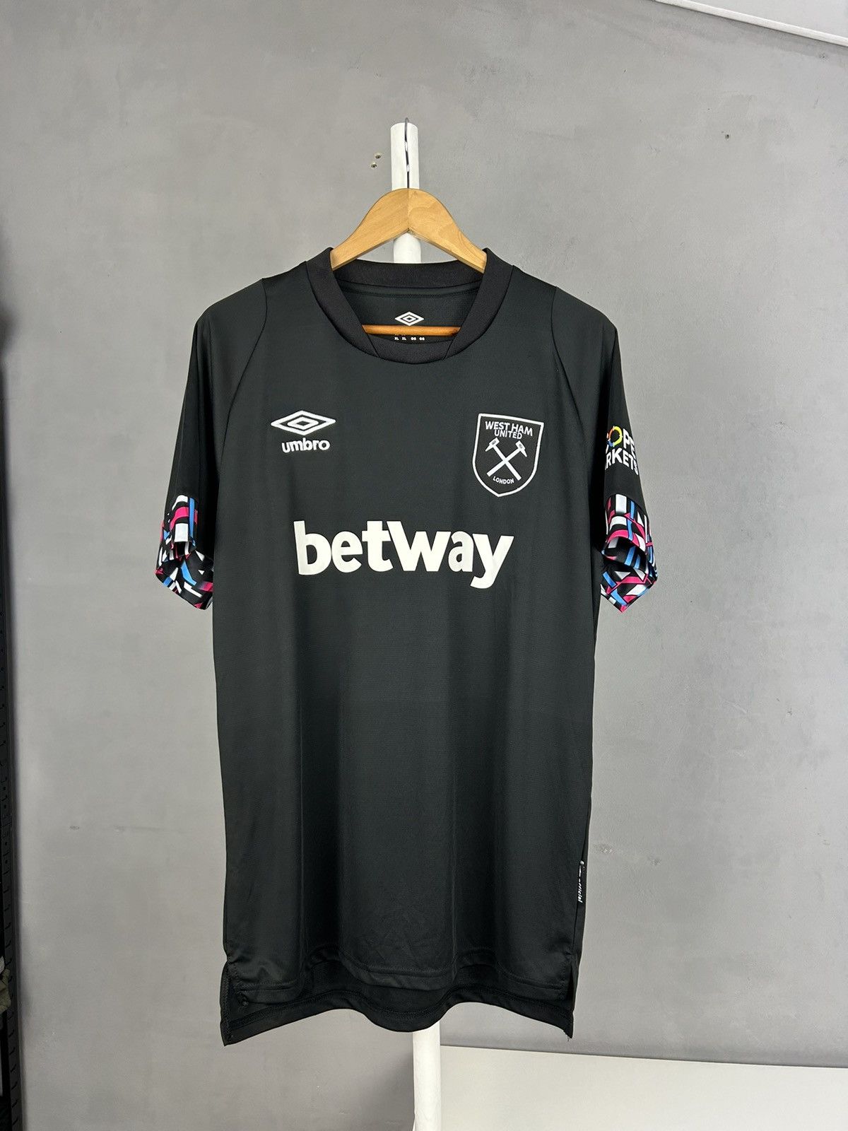 Umbro WEST HAM UNITED UMBRO 2022 2023 AWAY FOOTBALL SOCCER JERSEY Size US XL / EU 56 / 4 - 1 Thumbnail
