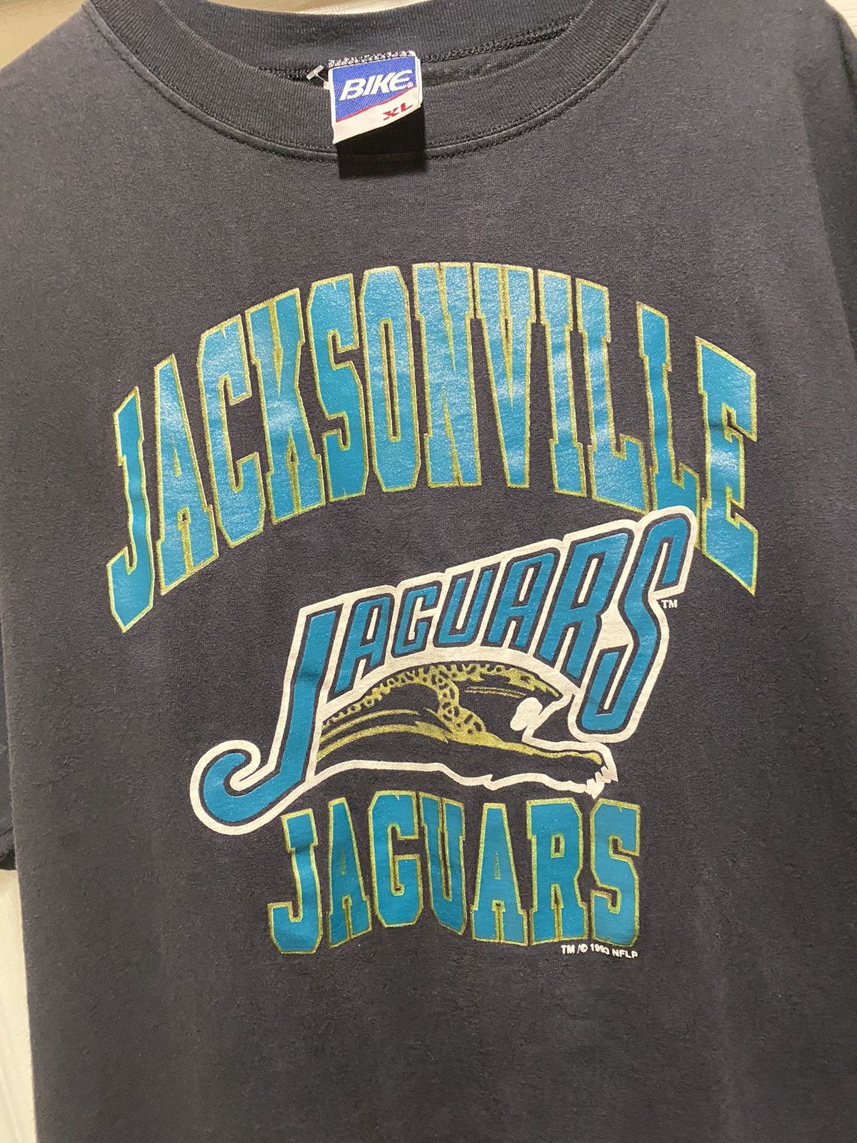 NFL × Vintage Vintage 1993 Jacksonville Jaguars Banned Logo Tee Shirt Size US XL / EU 56 / 4 - 3 Thumbnail