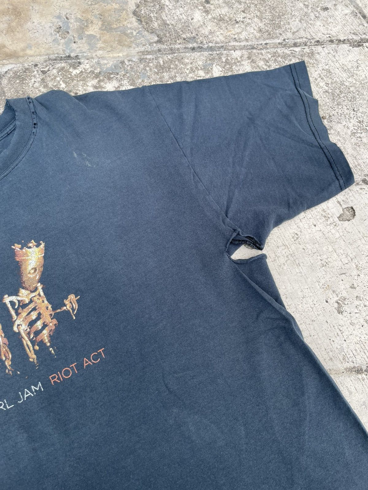 Vintage Pearl Jam Riot Act Size US XL / EU 56 / 4 - 3 Thumbnail
