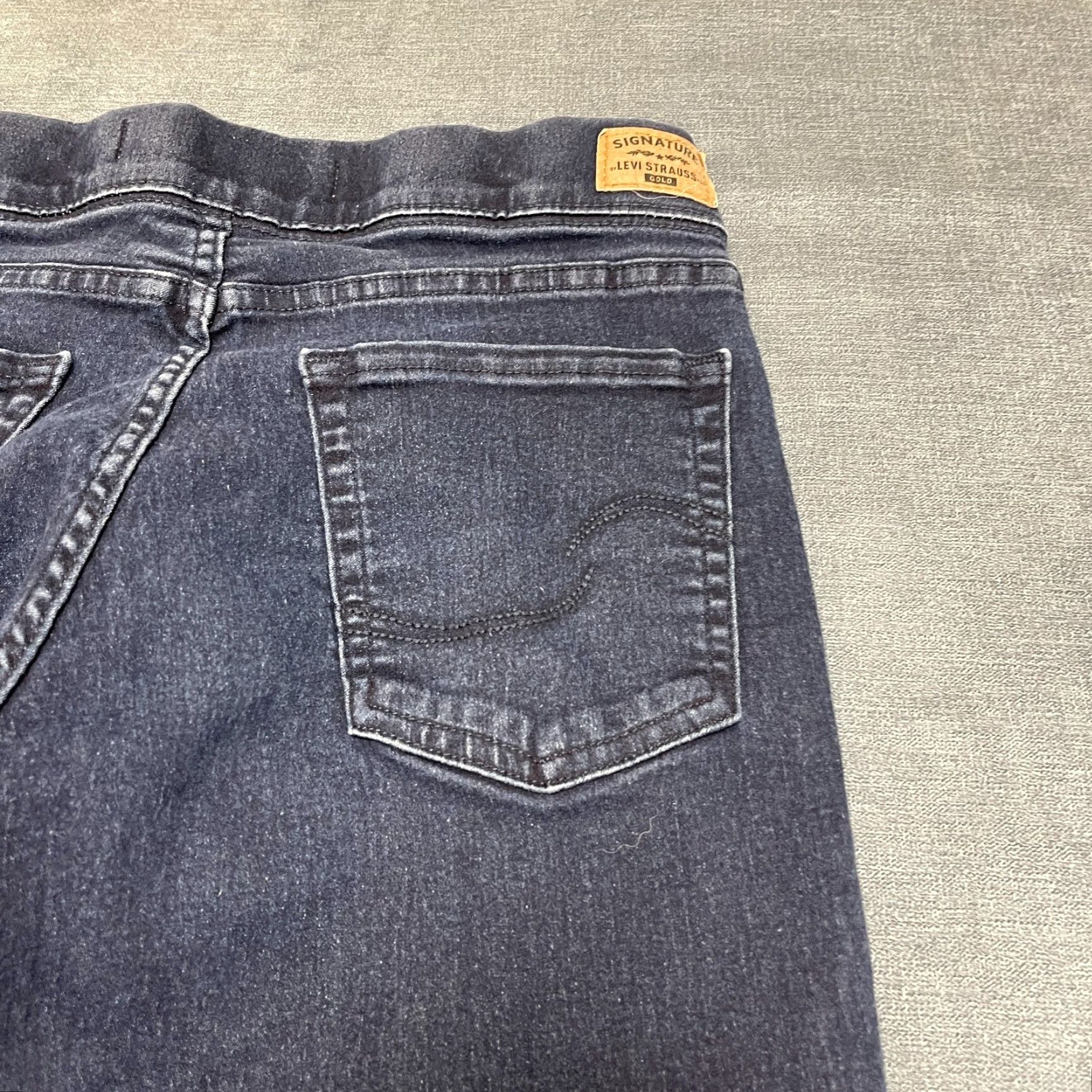 Levi's Levi's Gold Jeans Womens 30x28 Blue Denim Totally Shaping Pull On Skinny Leg Size 30" / US 8 / IT 44 - 5 Thumbnail