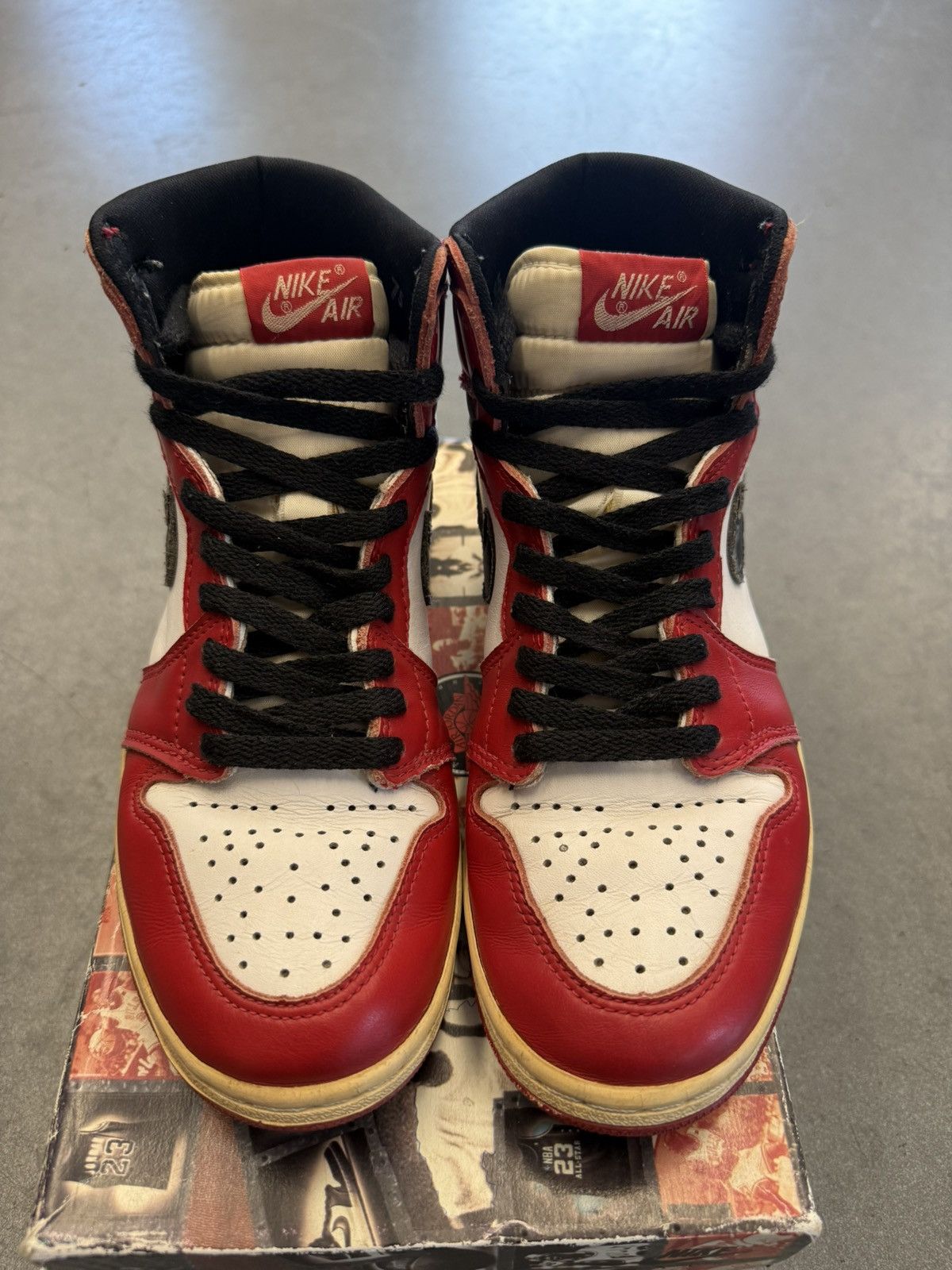 Jordan Brand 1994 Air Jordan 1 Chicago High Size 7.5 (Replacement Box) Size US 7.5 / EU 40-41 - 17 Thumbnail