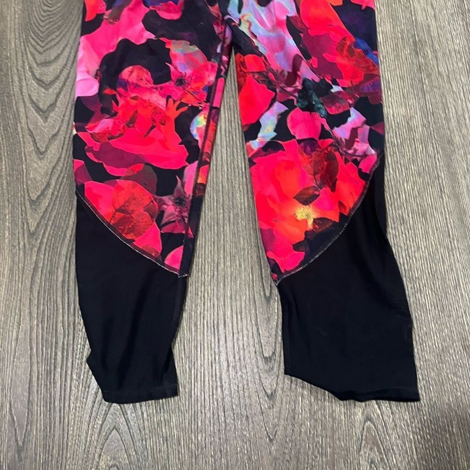 Athleta Athleta Mystique Chaturanga Mesh Capri Leggings High Rise Size 32" / US 10 / IT 46 - 7 Thumbnail