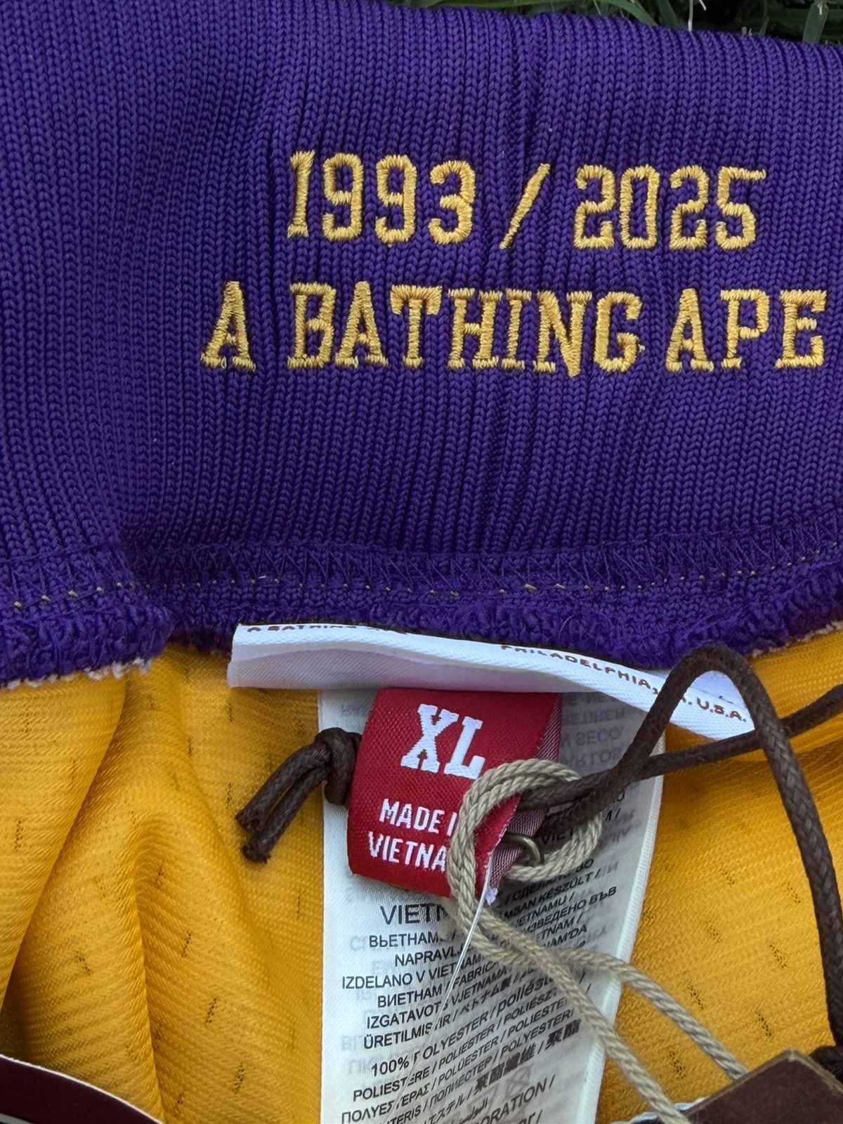 Bape × Mitchell & Ness × NBA Los Angeles Lakers Gold M&N x BAPE Camo Shorts Size US 38 / EU 54 - 9 Thumbnail