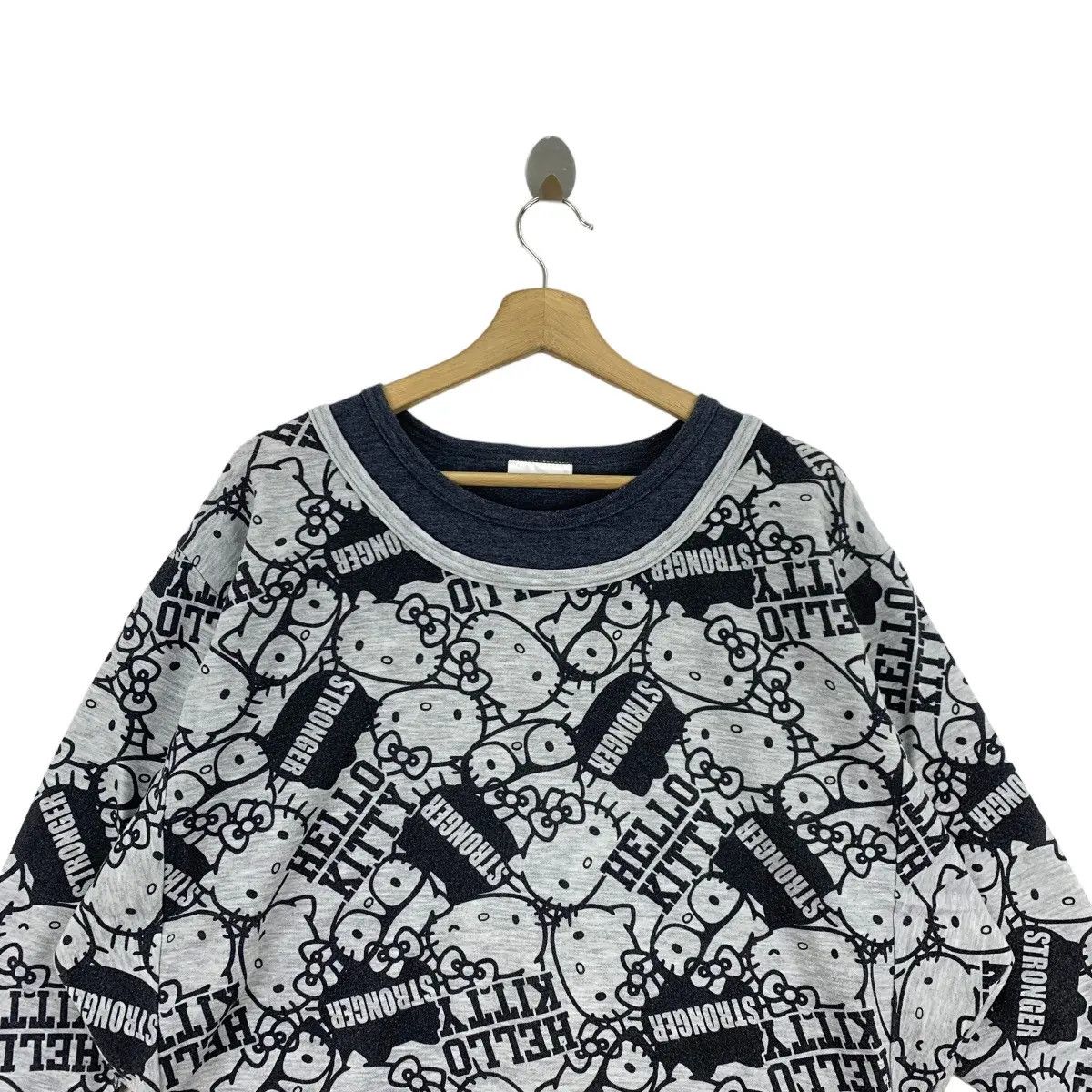 Vintage Vintage HELLO KITTY SANRIO Cartoon Anime AOP Sweatshirt Size XL / US 12-14 / IT 48-50 - 4 Thumbnail