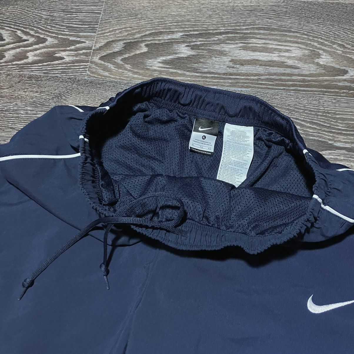Nike Vintage NIKE Embroidered Mini Swoosh Baggy Fit Tracksuit Size US XL / EU 56 / 4 - 19 Thumbnail