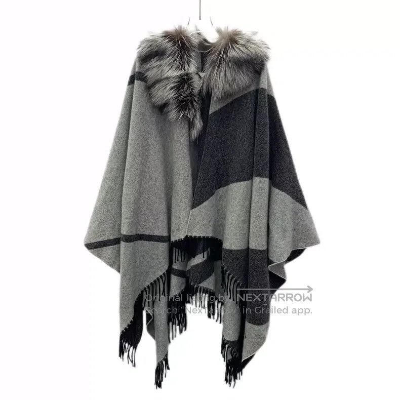 Fendi size 1400*1400mm Gray Fur Collar Fringe Wool Cloak Sh