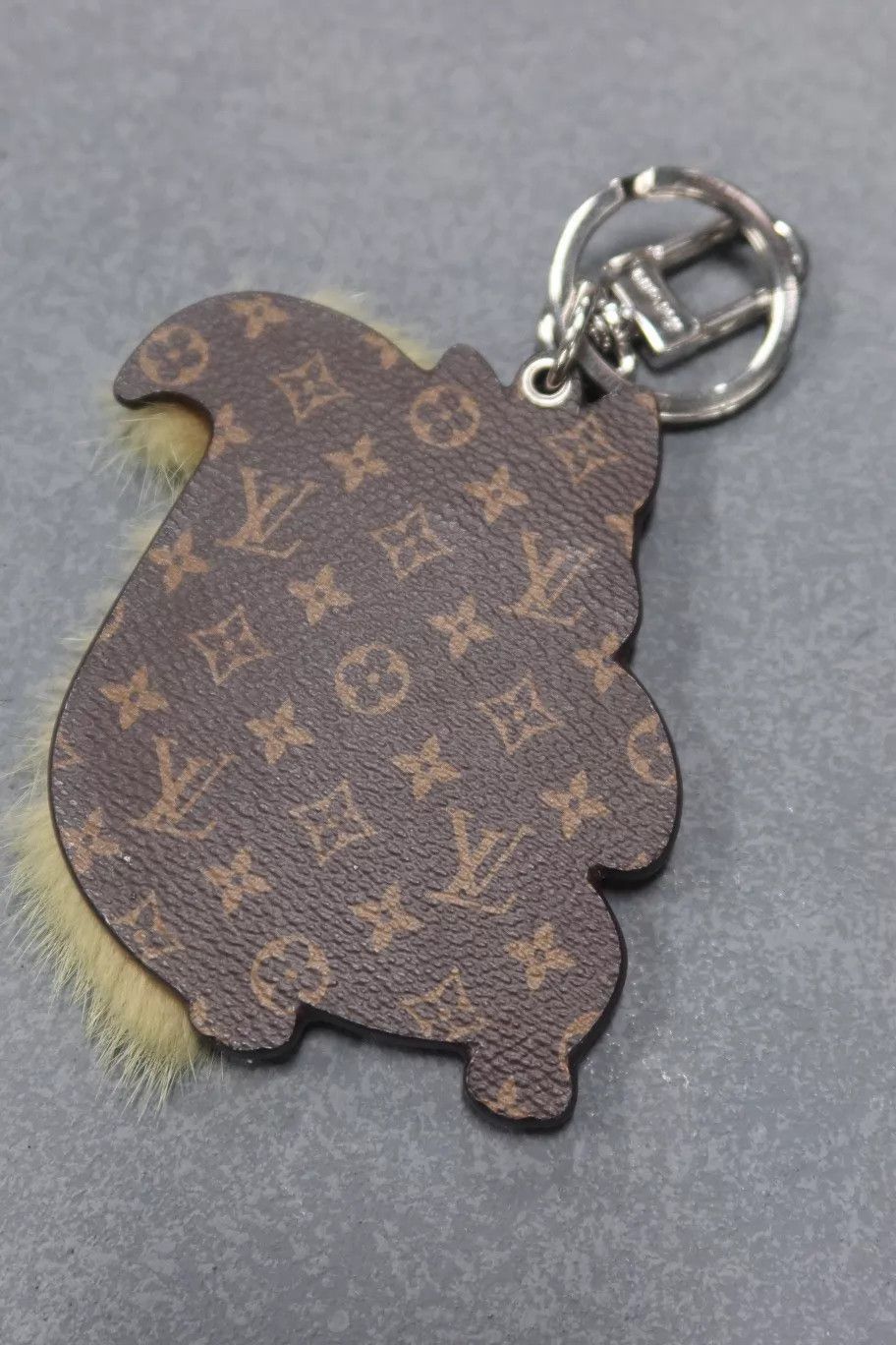Louis Vuitton Louis Vuitton Squirrel Charm Keychain Pre-Owned Size ONE SIZE - 2 Thumbnail