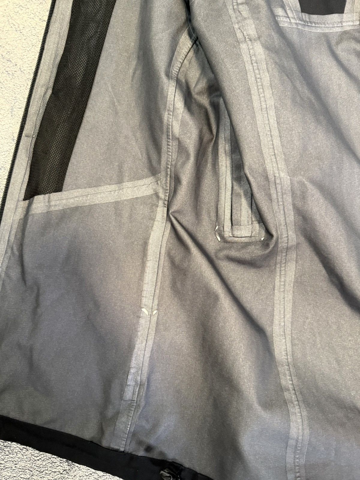Fjallraven RevolutionRace RVRC Whisper Jacket XS Waterproof Hypershell Size XS / US 0-2 / IT 36-38 - 16 Thumbnail