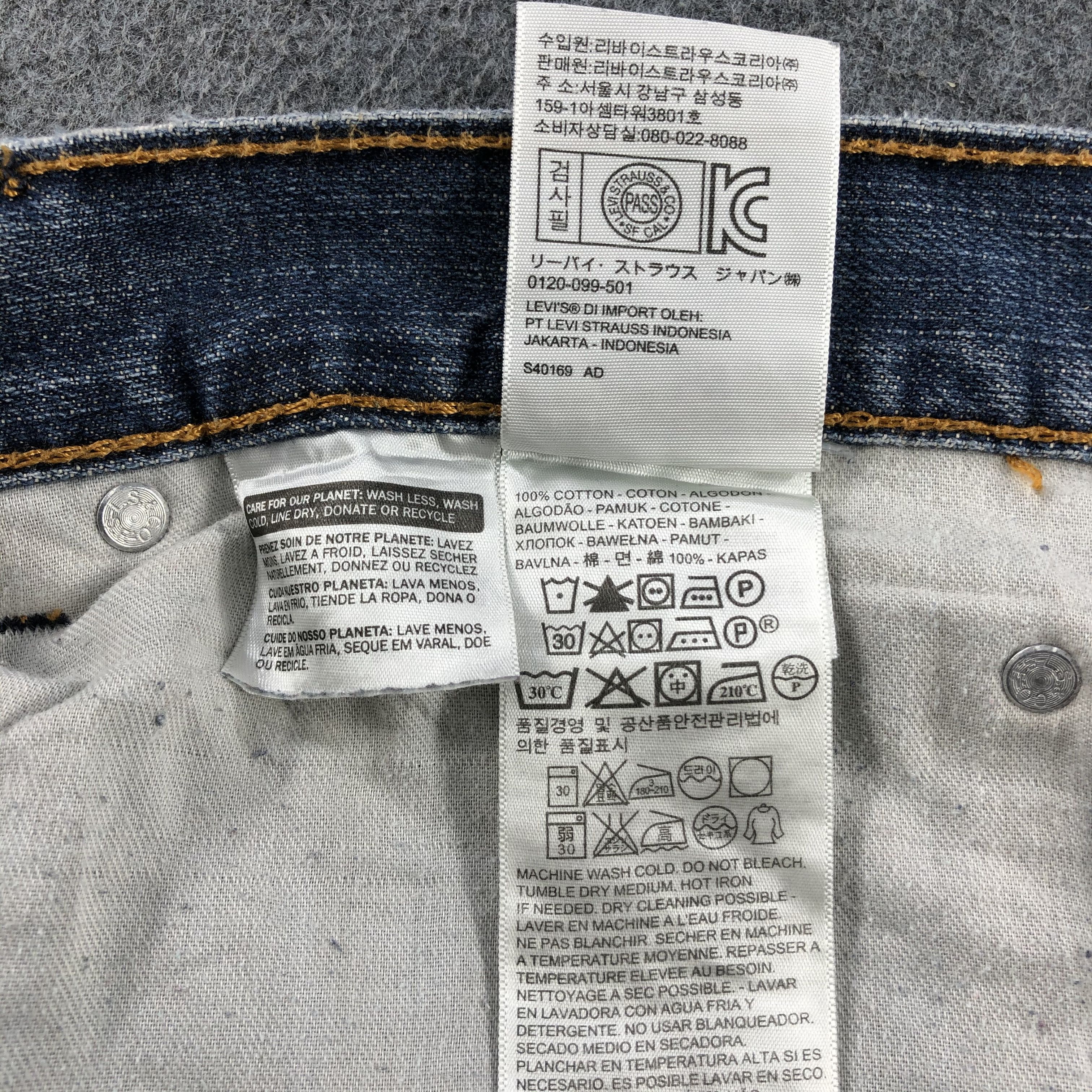 Levi's Vintage Blue Wash Levis 505 Jeans-J2206 Size US 43 - 14 Thumbnail