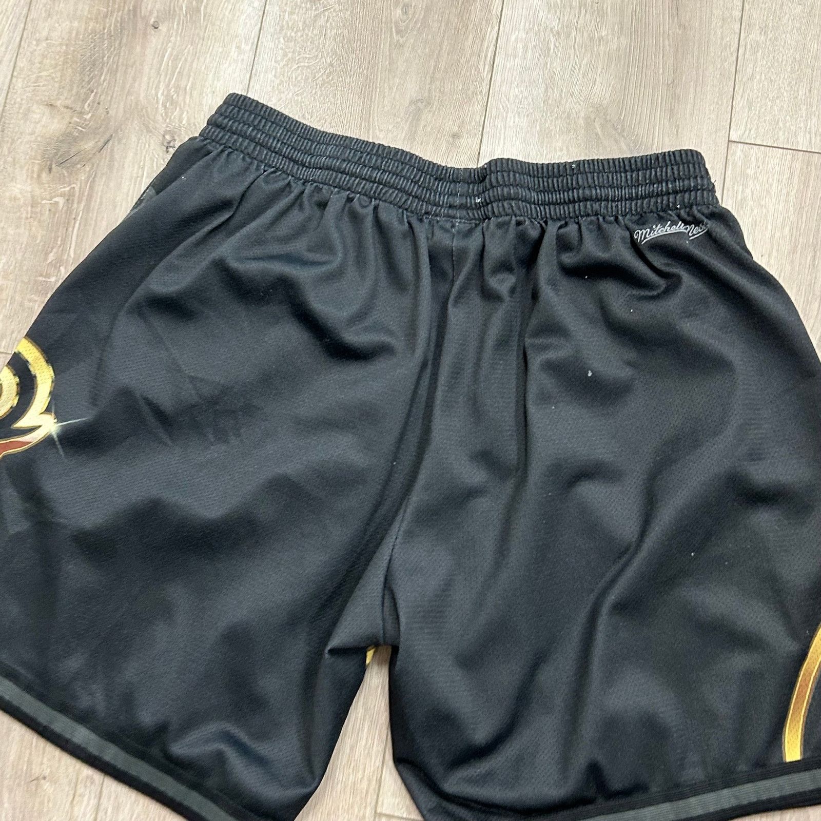 Mitchell & Ness Mitchell & Ness Chicago Bulls Big Font Basketball Shorts Size US 36 / EU 52 - 4 Thumbnail