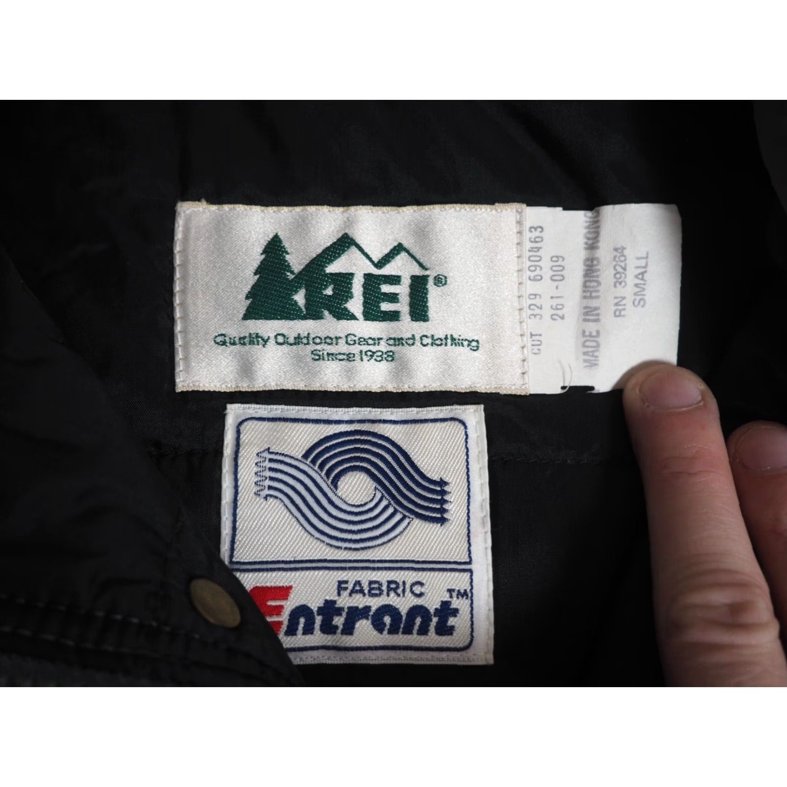 Vintage VINTAGE REI Entrant Stone Gray Zip Outdoor Nylon Shell Vest Mens S 80s 90s Outdoor Mens Vest Stone Gray Nylon Zip Shell REI Vest Men's S 1980s 90s Size US S / EU 44-46 / 1 - 5 Thumbnail