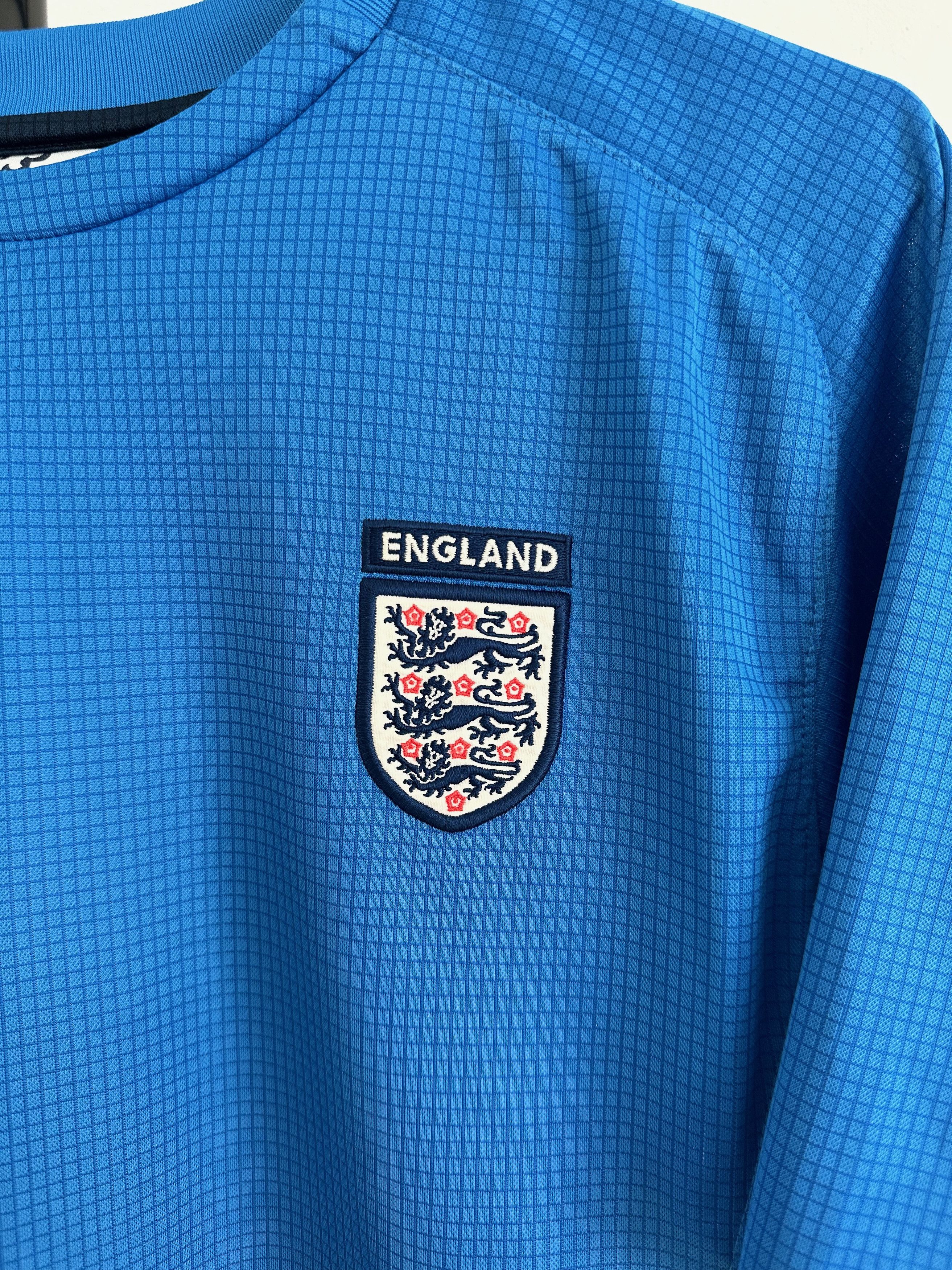 Umbro 2005 Umbro England soccer national team blue Size US M / EU 48-50 / 2 - 3 Thumbnail