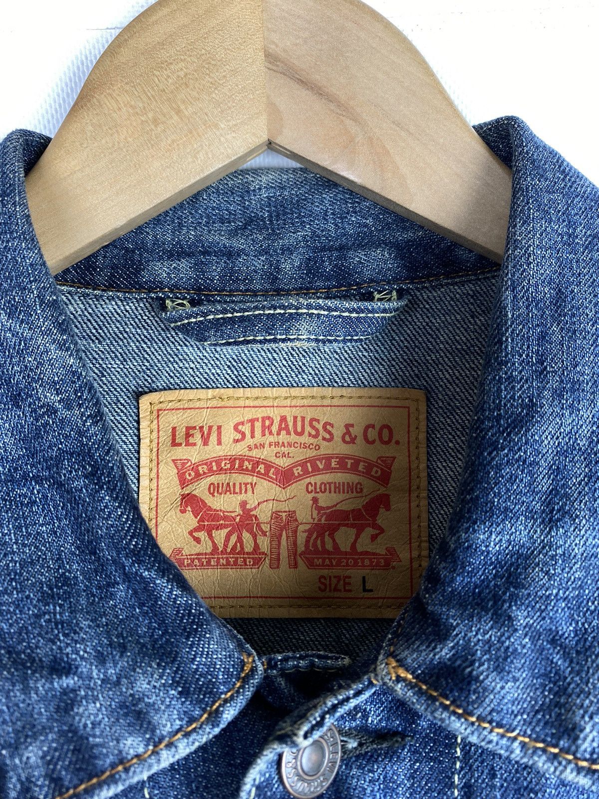 Levi's Levis men’s denim trucker jacket size L Size US L / EU 52-54 / 3 - 11 Thumbnail