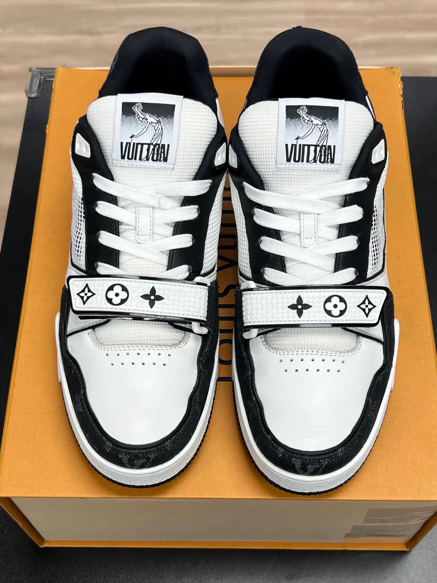Louis Vuitton Louis Vuitton Trainer Black & White Velcro Sneakers K15 Size US 9.5 / EU 42-43 - 3 Thumbnail