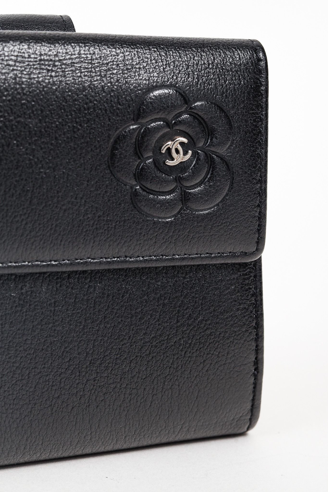Chanel Chanel Camellia Black Leather Compact Wallet Size ONE SIZE - 5 Thumbnail