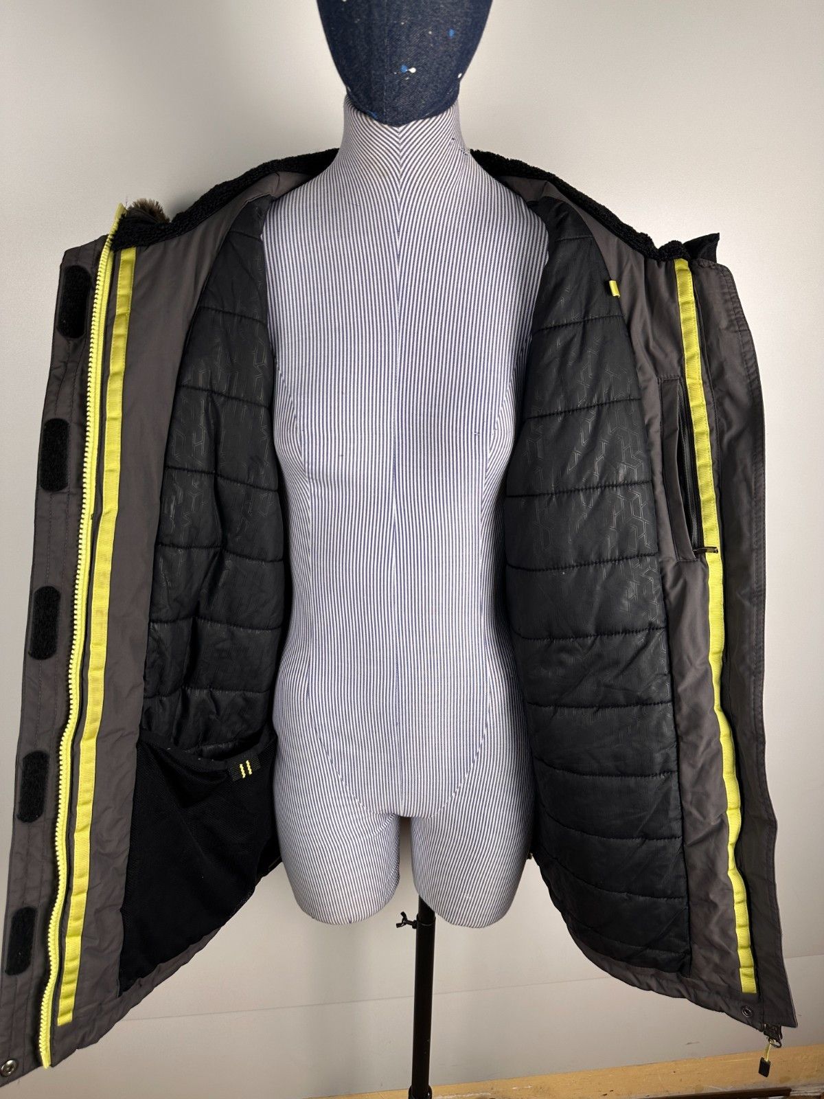Peak Performance Peak Performance Klond Parka Winter Jacket Black Yellow Sz M Size M / US 6-8 / IT 42-44 - 7 Thumbnail