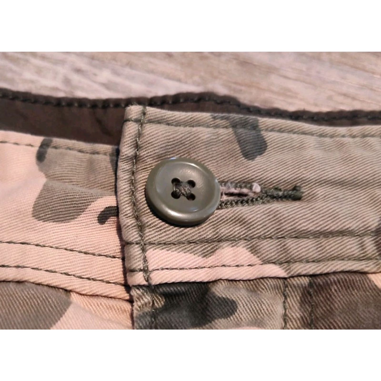 Levi's VINTAGE Levi’s Cargo Shorts Men 36 Camouflage Canvas Casual Workwear Summer Spring Fall Size US 36 / EU 52 - 5 Thumbnail