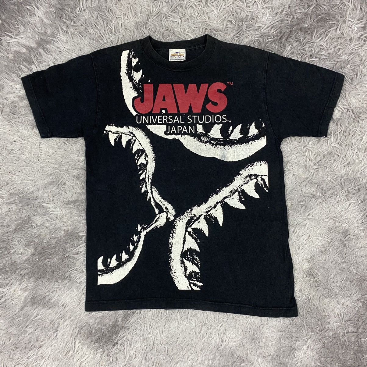 Universal Studios Vintage movie jaws big print film Size US M / EU 48-50 / 2 - 1 Thumbnail