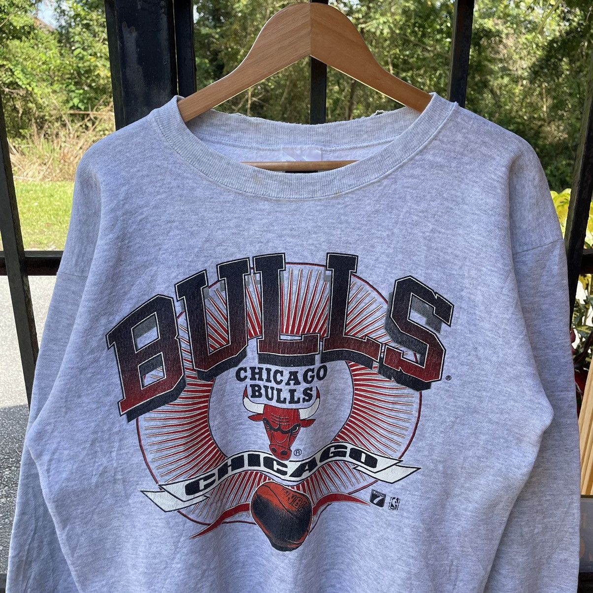 NBA × Vintage 🔥Vintage 90s Chicago Bulls NBA Product Big Logo Sweatshirts Size US M / EU 48-50 / 2 - 3 Thumbnail