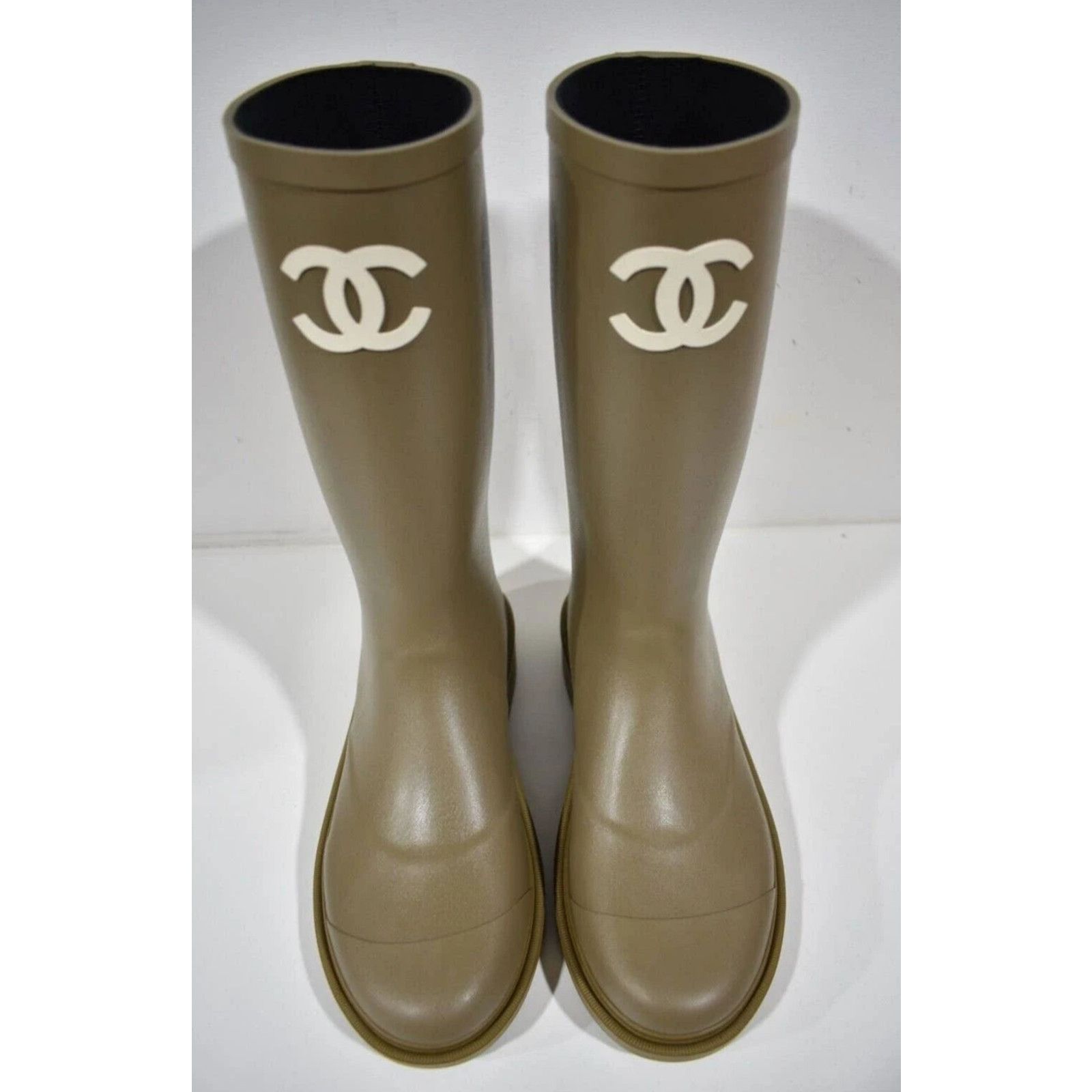 Chanel Chanel 22K Dark Beige White CC Logo High Rubber Rain Boot 40 Size US 10 / IT 40 - 7 Thumbnail