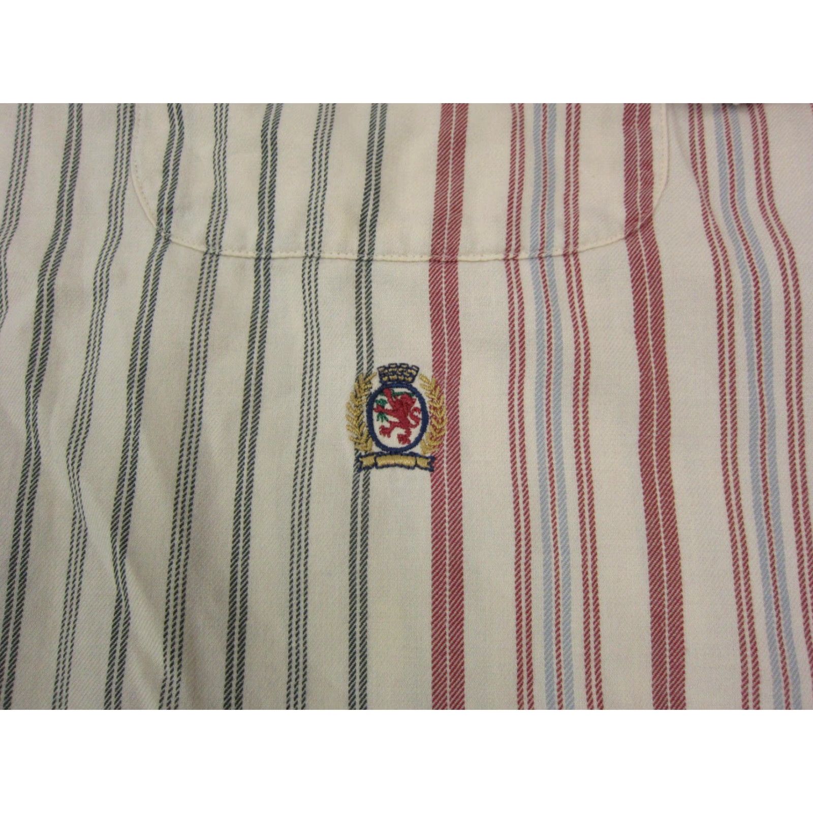 Tommy Hilfiger VINTAGE Tommy Hilfiger Shirt Adult L Red White Striped Crest Mens Button Up Size US L / EU 52-54 / 3 - 3 Thumbnail