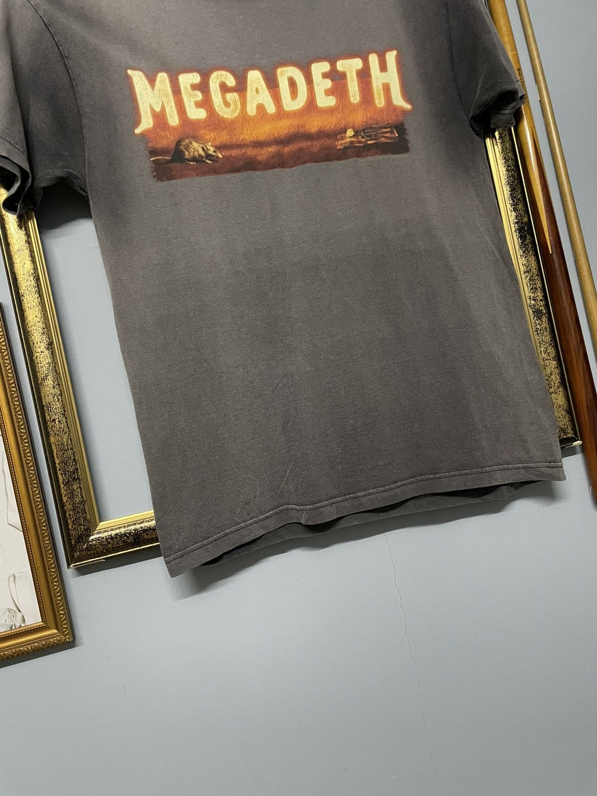Band Tees Vintage 90s Original Megadeth Rock Band Tour Rat Faded Tee Size US L / EU 52-54 / 3 - 5 Thumbnail