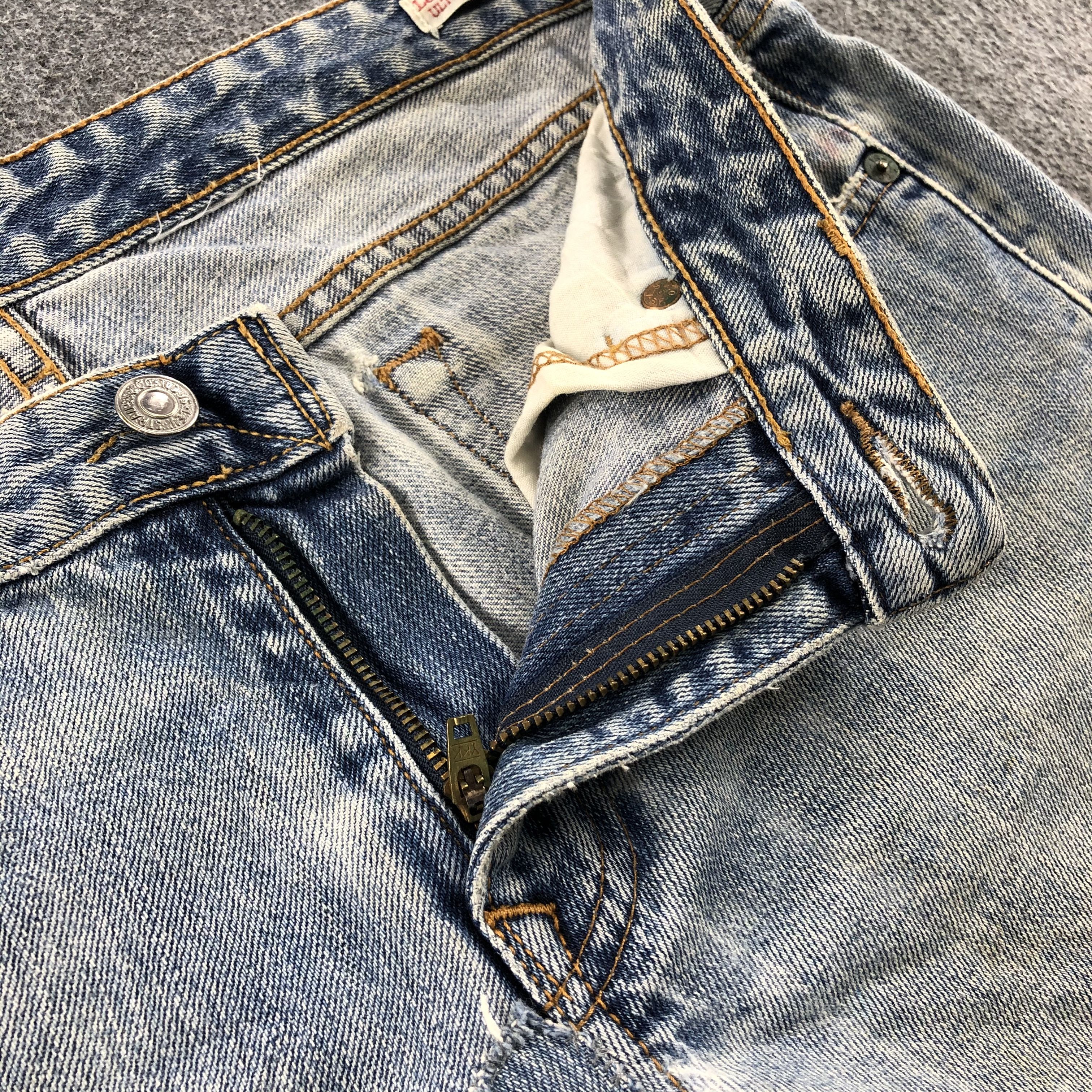 Levi's Vintage Light Wash Levis Flare Jeans- J1300 Size US 33 - 7 Thumbnail