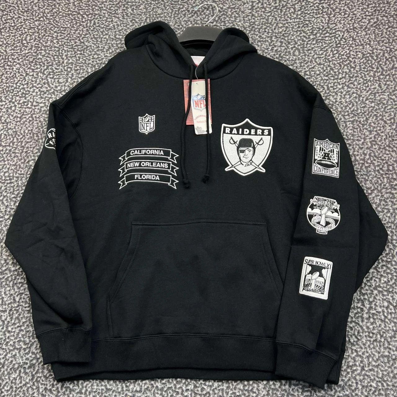 Mitchell & Ness Las Vegas Raiders Hoodie Men Black NFL Pullover New M Size US M / EU 48-50 / 2 - 2 Thumbnail