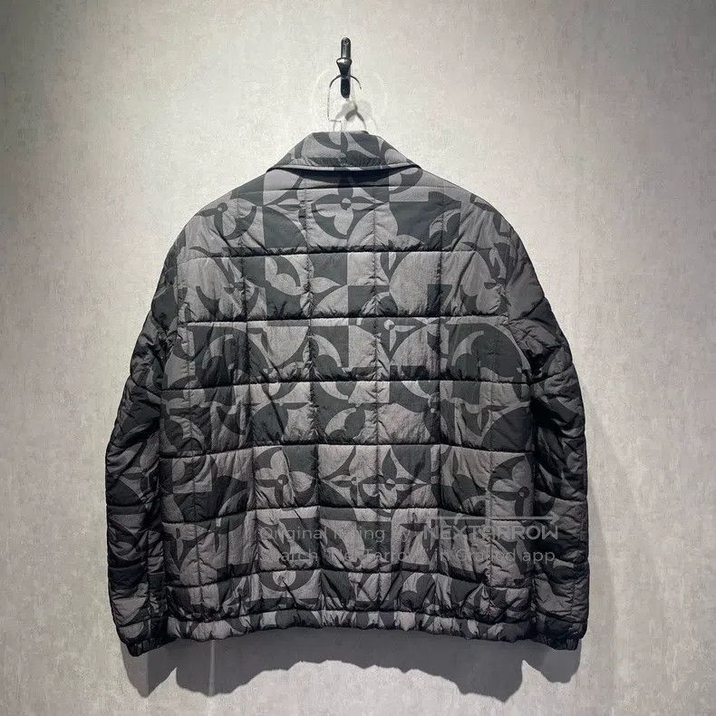Louis Vuitton Louis Vuitton Black and grey color matching three flower f Size US M / EU 48-50 / 2 - 2 Thumbnail
