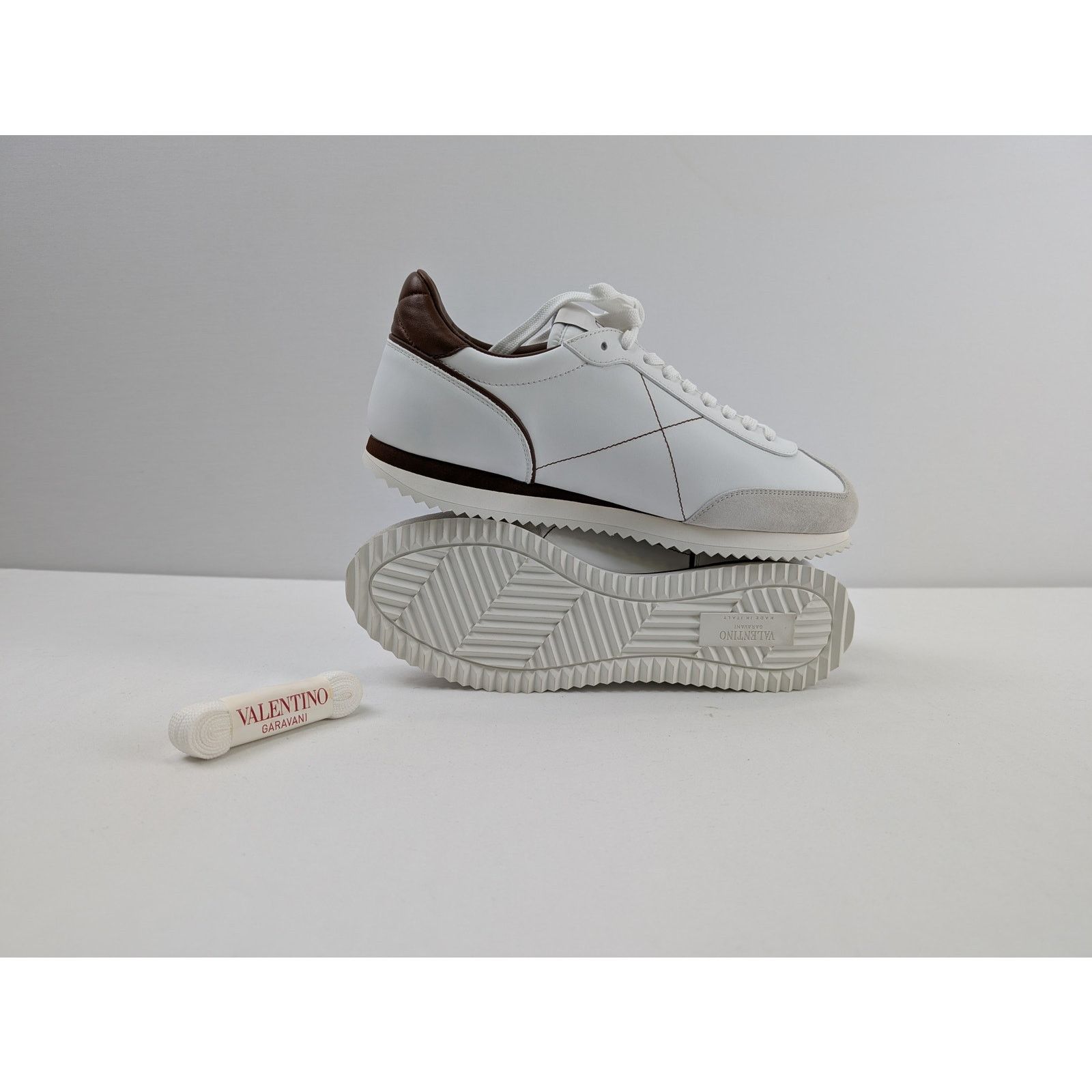 Valentino o1rshd1 Stud-around Sneakers in Leather in White Size US 9 / EU 42 - 1 Thumbnail