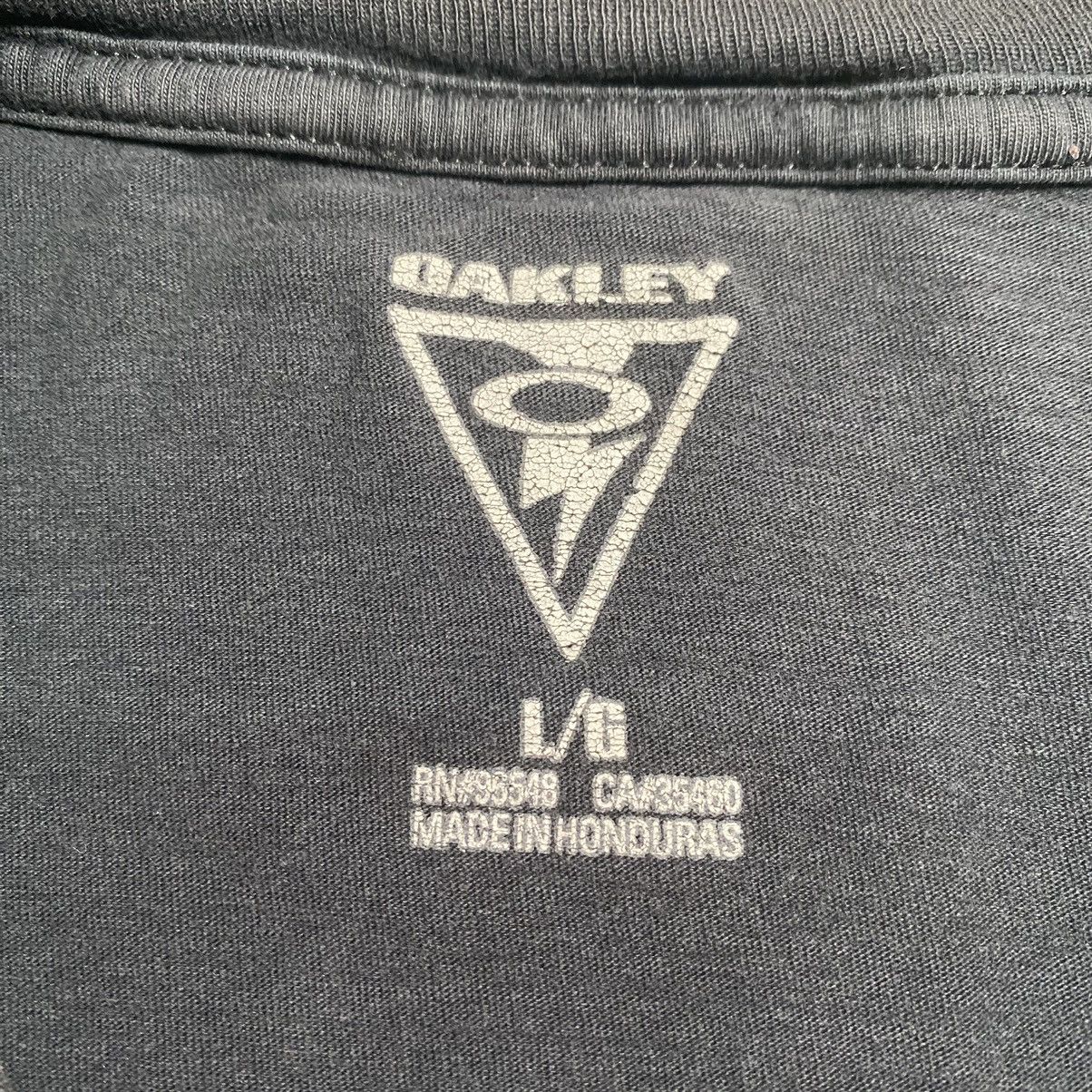 Oakley y2k Oakley Lightning Graphic Streetwear T Shirt Size US L / EU 52-54 / 3 - 3 Thumbnail