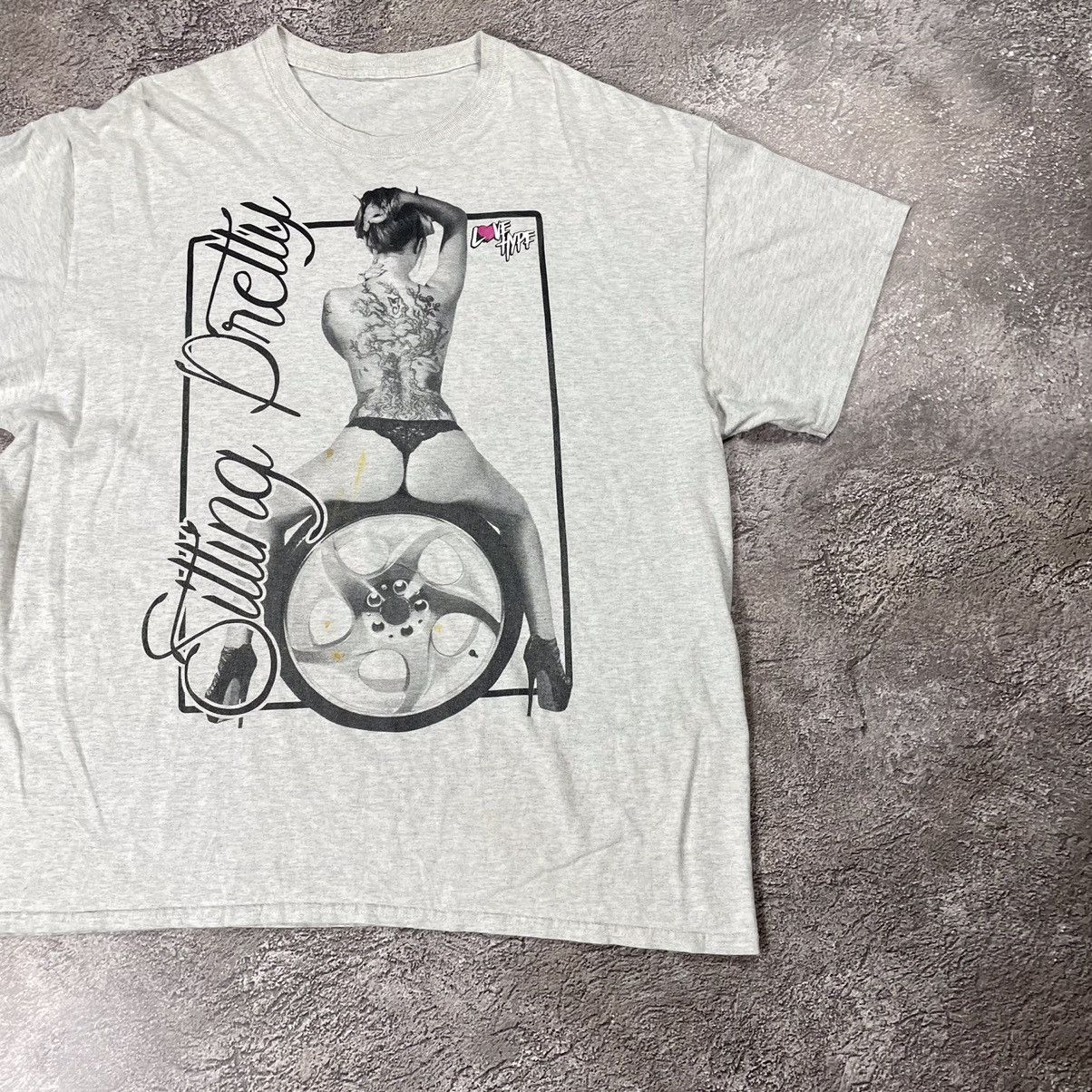 Vintage Vintage Y2K Graphic Tee Sitting Pretty Girl Skate Streetwear Size US XL / EU 56 / 4 - 2 Thumbnail