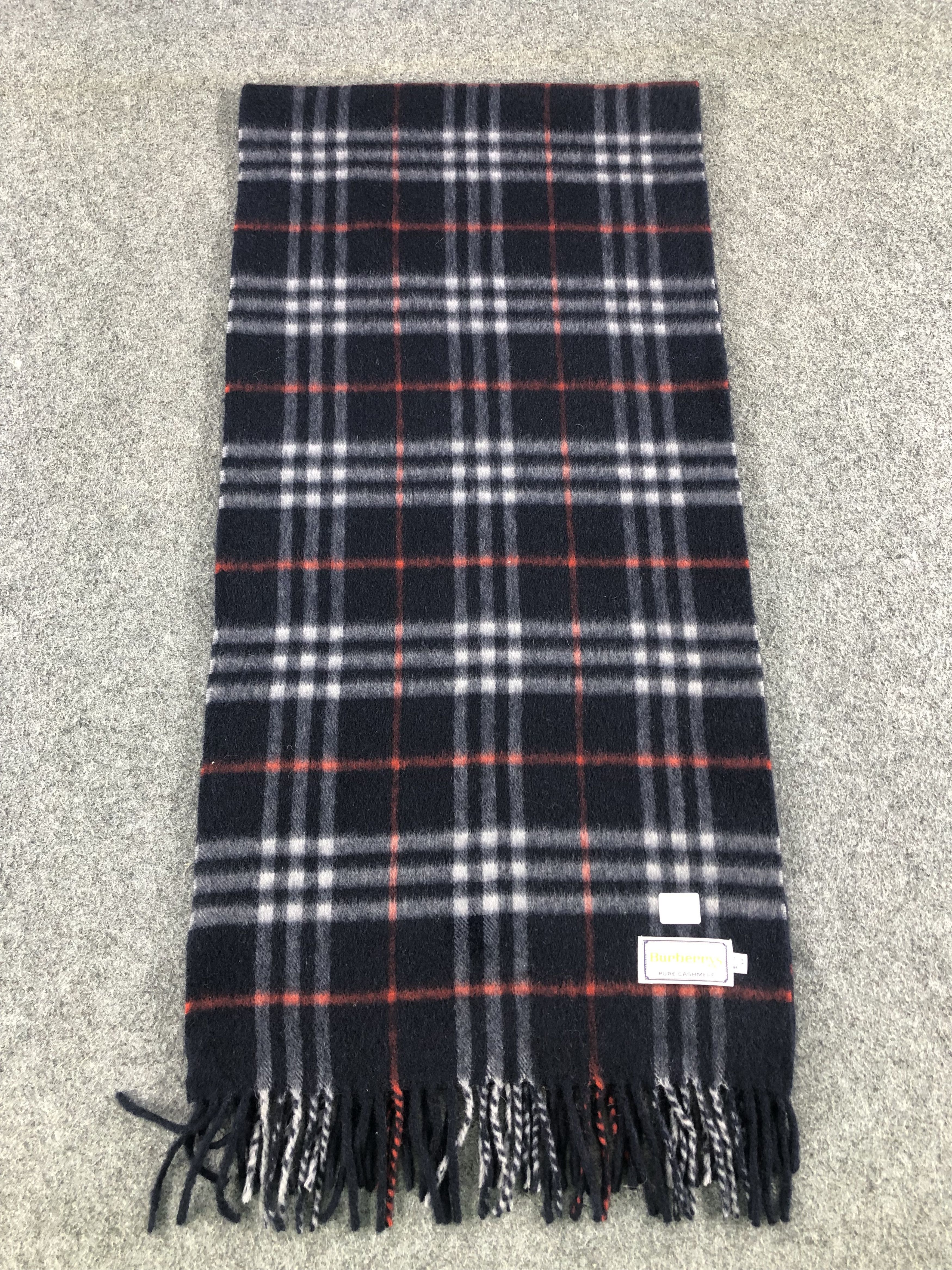 Burberry Burberrys Pure Cashmere Scarf / Muffler / Neckwear Size ONE SIZE - 2 Thumbnail