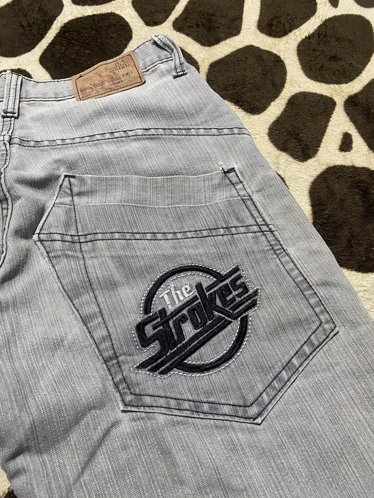 Band Tees × Vintage ❤️‍🔥Jorts The Strokes Vintage❤️‍🔥 Size US 30 / EU 46 - 2 Thumbnail