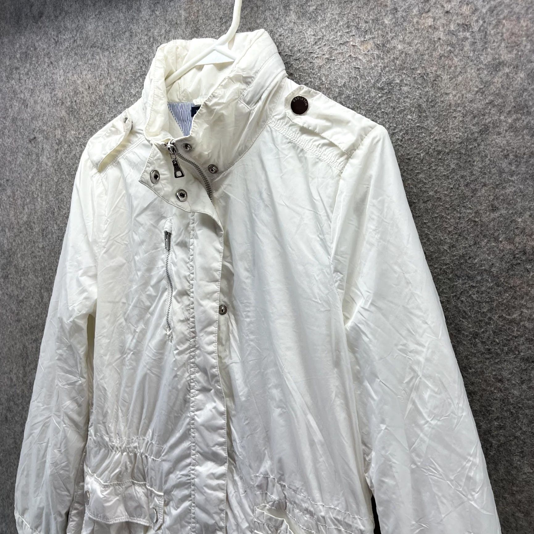 Tommy Hilfiger Tommy Hilfiger Rain Coat Womens Small White Hooded Nylon Zip Windbreaker Jacket Size S / US 4 / IT 40 - 5 Thumbnail