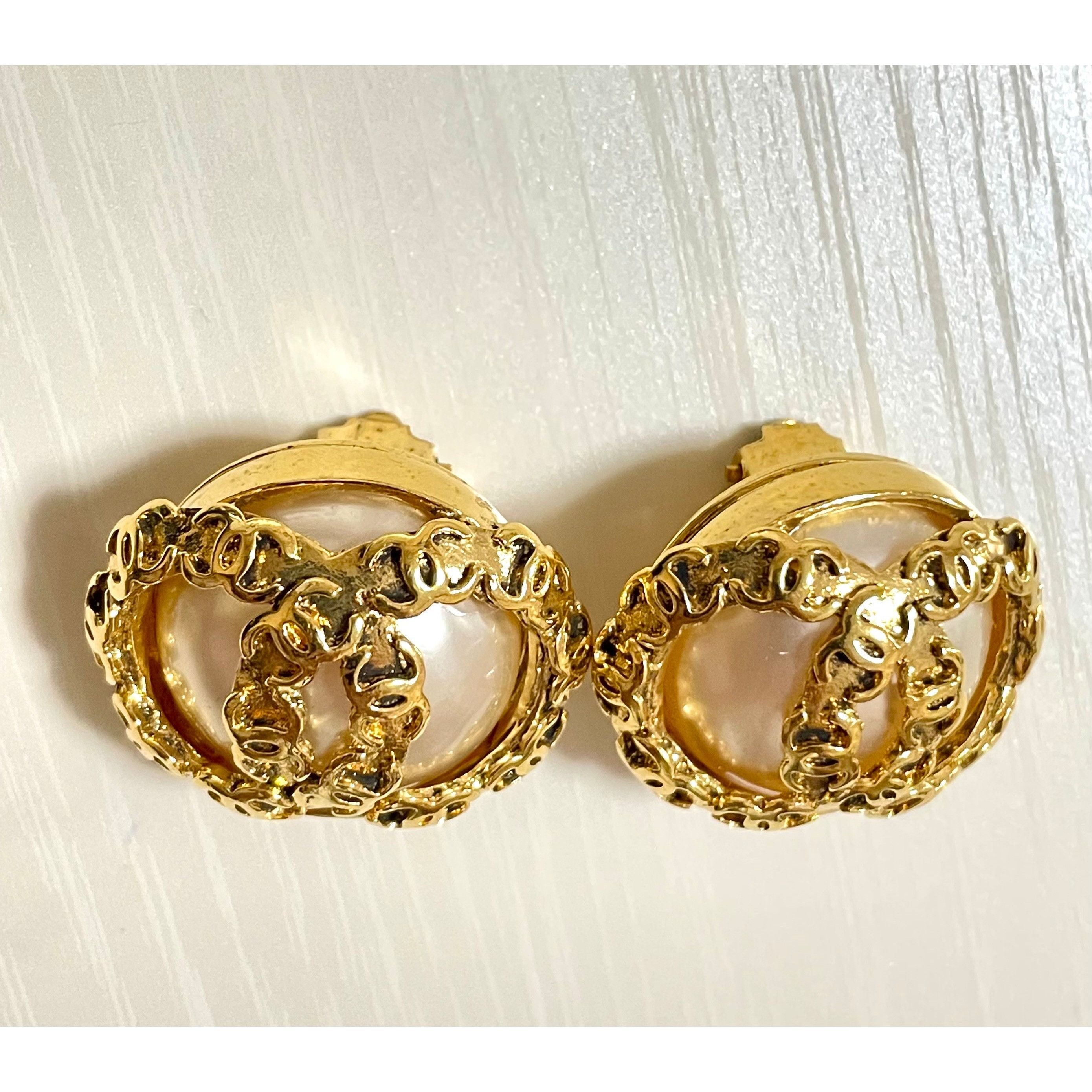 Chanel Vintage CHANEL large golden faux pearl CC earrings Size ONE SIZE - 3 Thumbnail