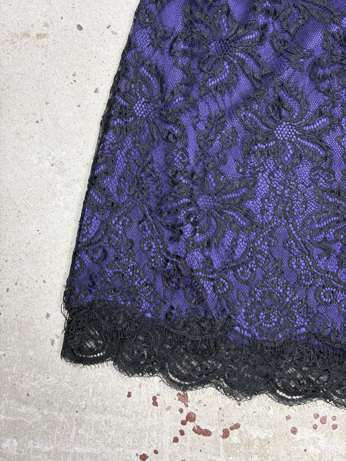 Dolce & Gabbana Vintage 2000s Dolce & Gabbana Lace Purple Skirt Velvet Trims Size 28" / US 6 / IT 42 - 3 Thumbnail